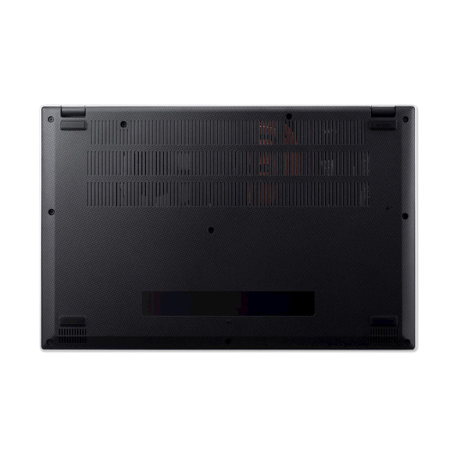 Il lato inferiore di un laptop nero. Presenta prese d'aria, viti e un pannello rettangolare. La superficie ha un motivo strutturato.