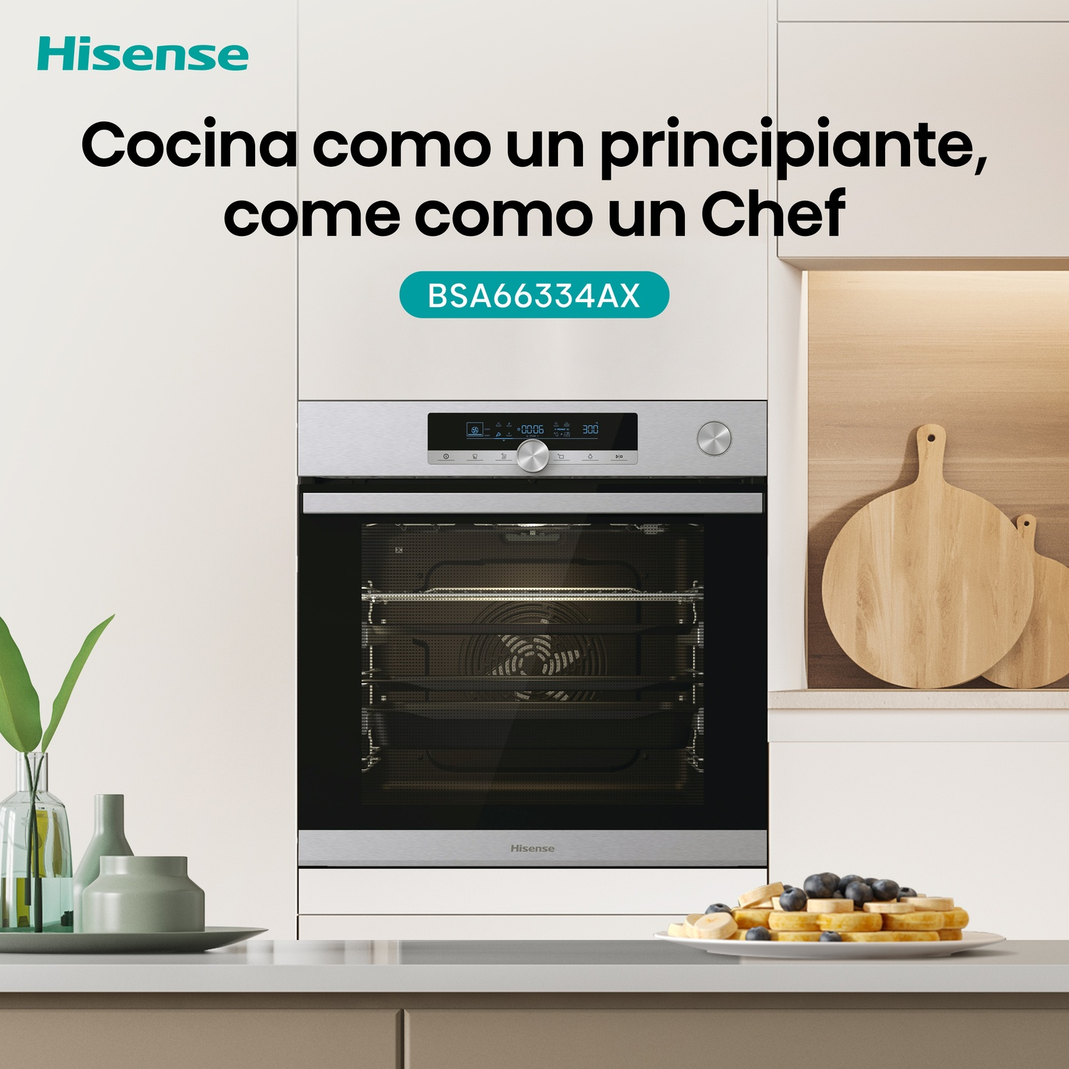 Forno Hisense con testo 'Cocina como un principiante, come como un Chef'. Un piatto di cibo con mirtilli.