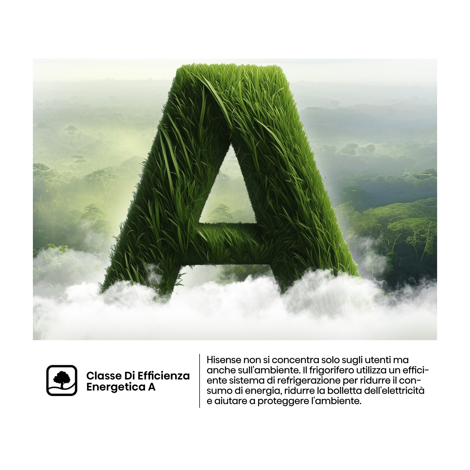 Una grande 'A' verde erbosa fluttua tra le nuvole. Lo sfondo mostra una foresta nebbiosa. Testo: Classe A Efficienza Energetica.