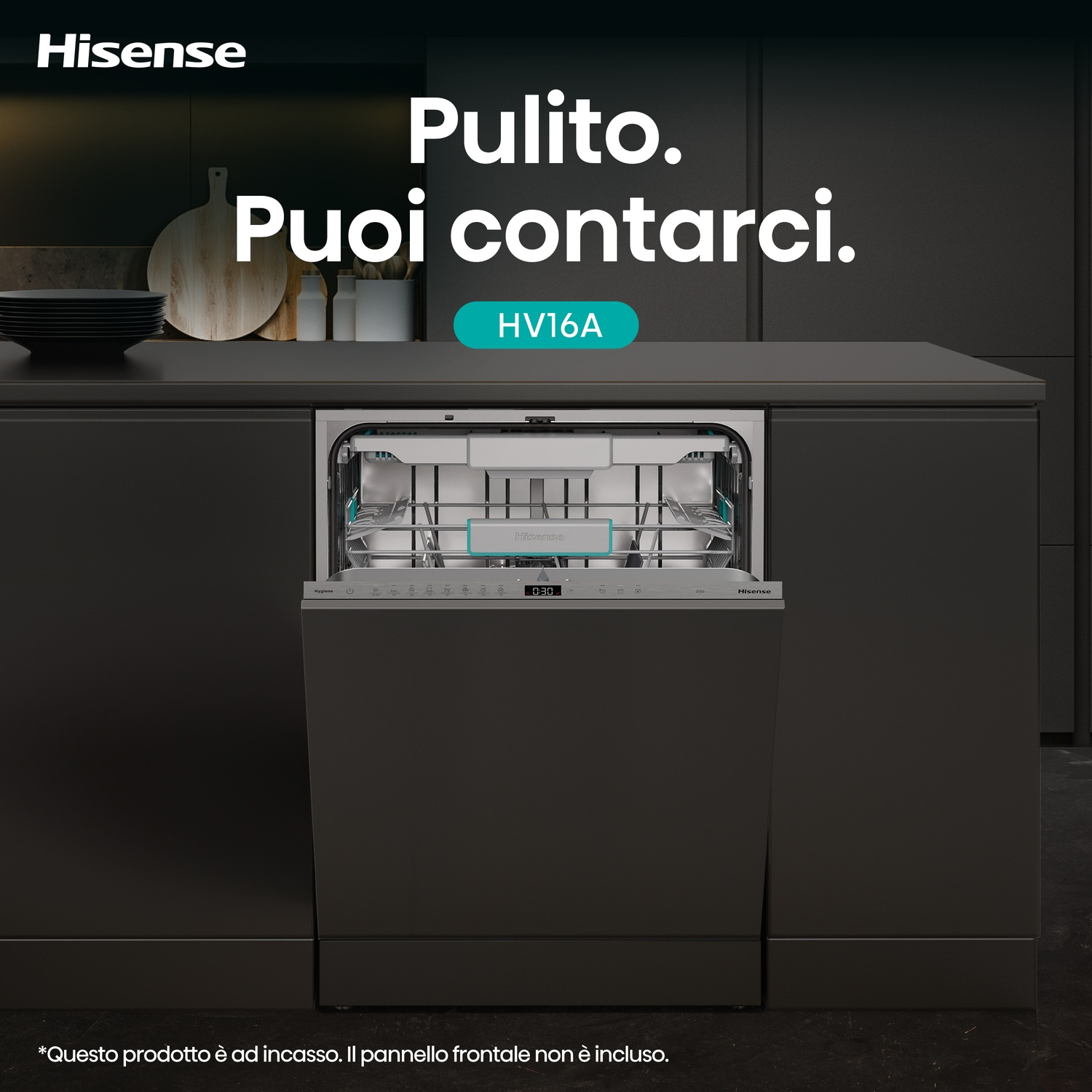 Una lavastoviglie Hisense con la porta aperta. Il testo dice: Pulito. Puoi contare su di noi. Modello HV16A. Include un timer.