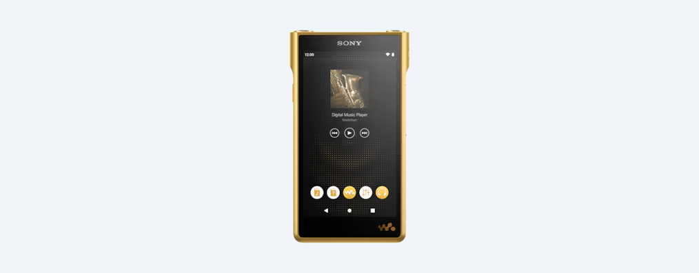 Goldener Sony Digital-Musik-Player mit schwarzem Bildschirm, der Albumcover und Musiksteuerung anzeigt, vor weißem Hintergrund.