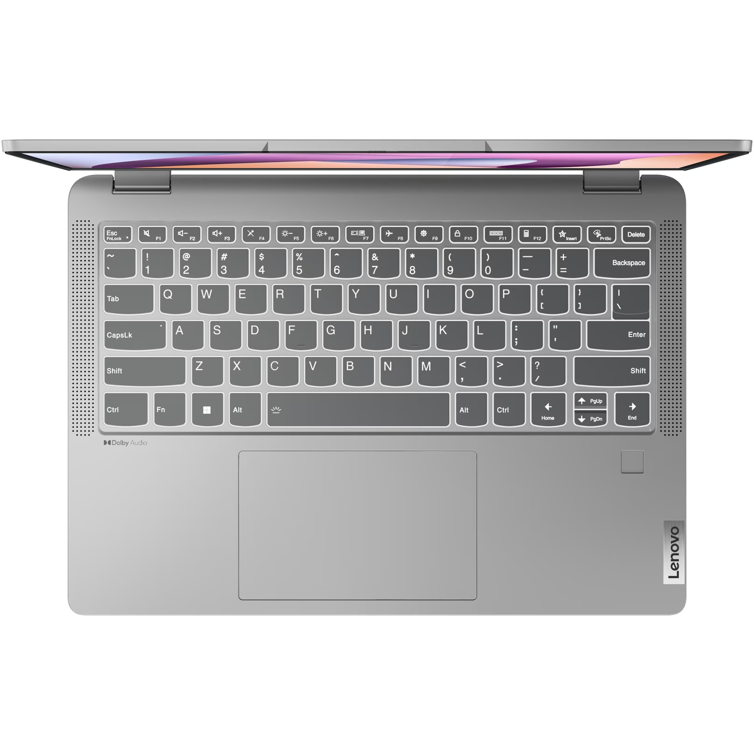Un ordinateur portable Lenovo argenté est ouvert, montrant la disposition du clavier. L'écran est visible en arrière-plan.