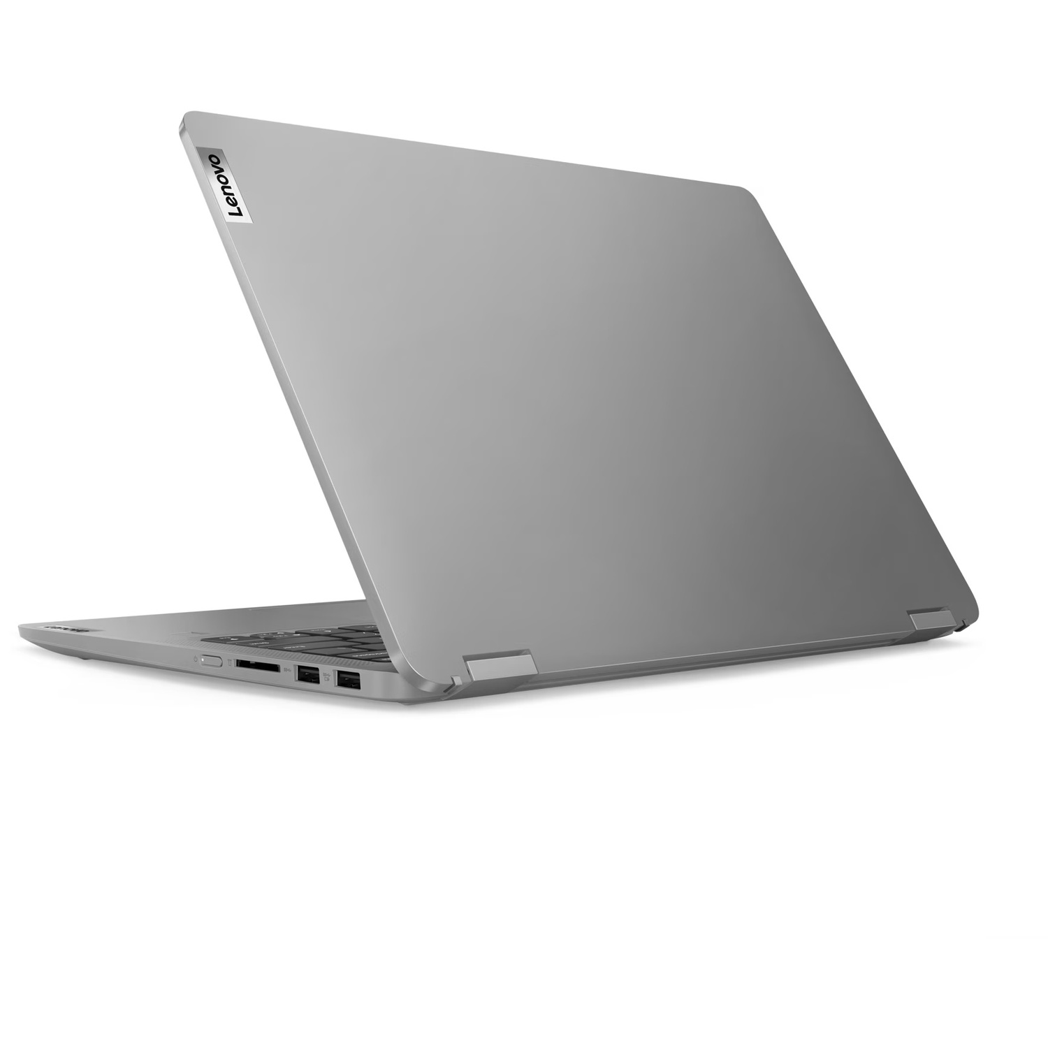 Un ordinateur portable Lenovo argenté est ouvert, révélant le clavier et les ports. L'écran est incliné vers le haut, affichant le logo Lenovo.