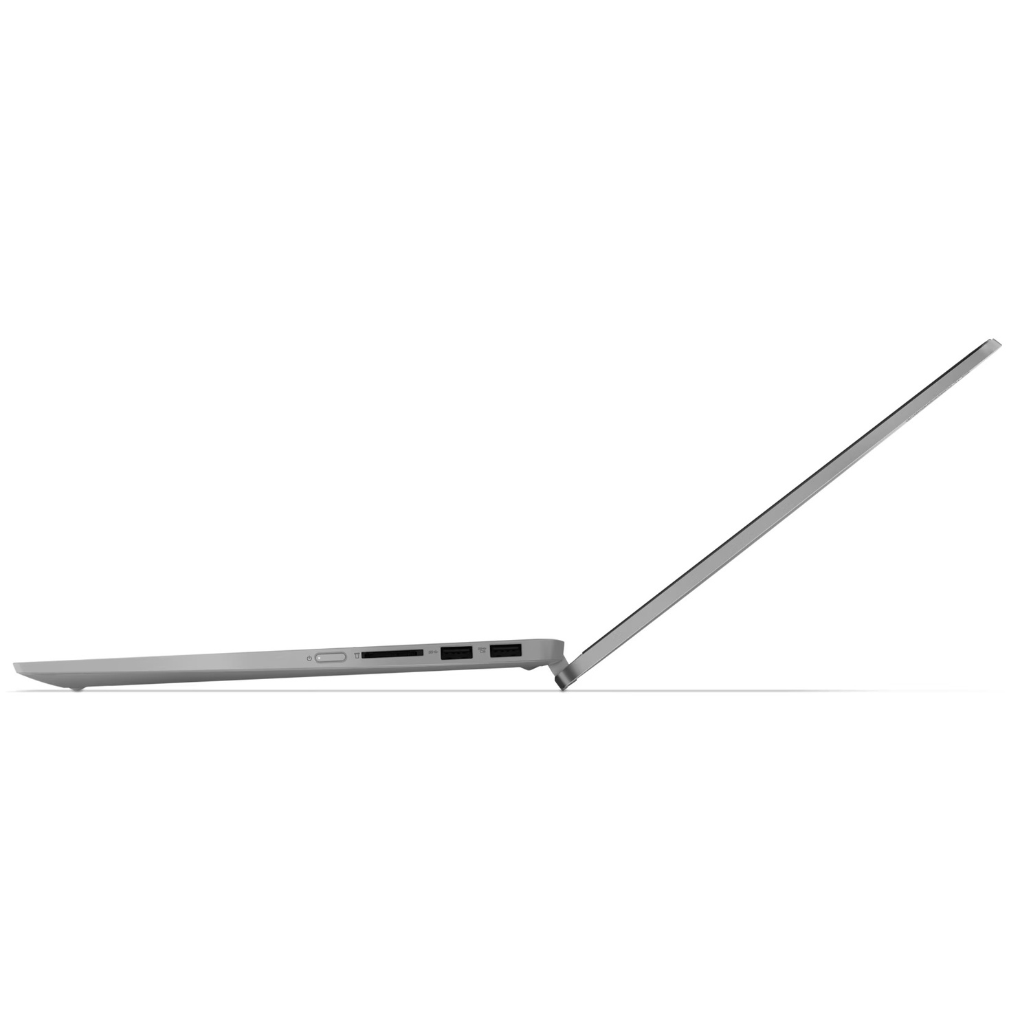 Een zilveren laptop staat in een hoek open. Het scherm is dun en schuin. De achtergrond is wit.