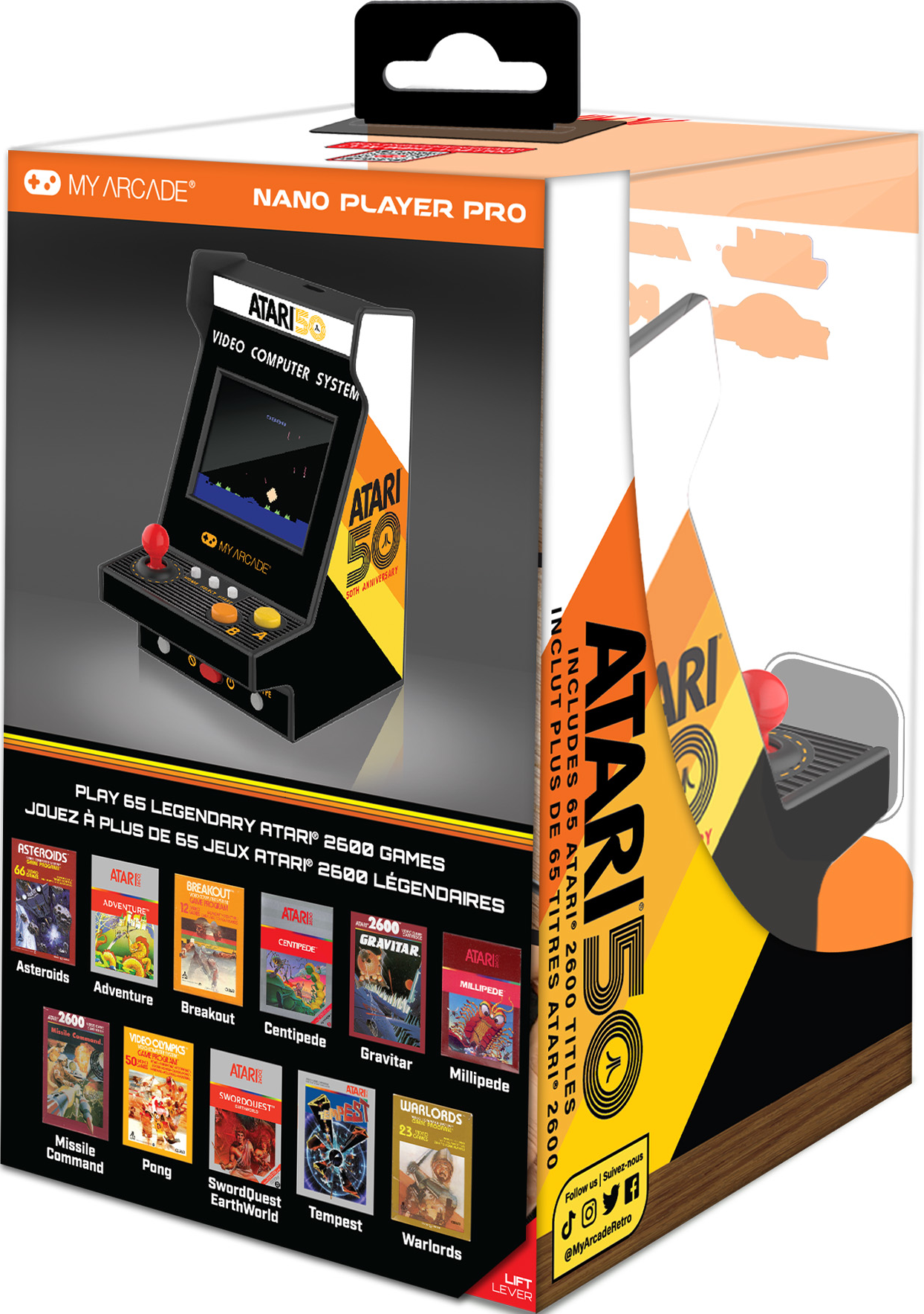 Boîte pour Atari Nano Player Pro. Elle présente une borne d'arcade rétro et des cartouches de jeux. La boîte est orange, noire et jaune.