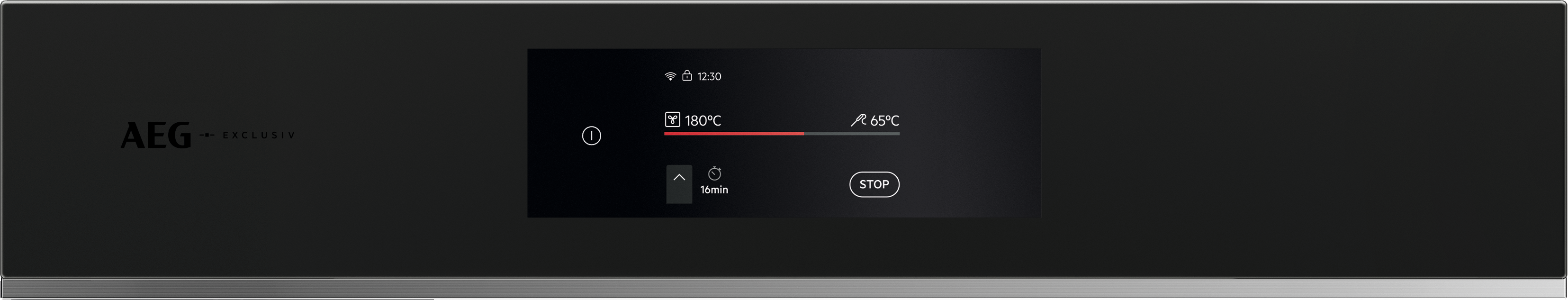 Schwarzer Ofen mit Digitalanzeige für Zeit, Temperatur und Einstellungen. Das AEG-Logo ist sichtbar.