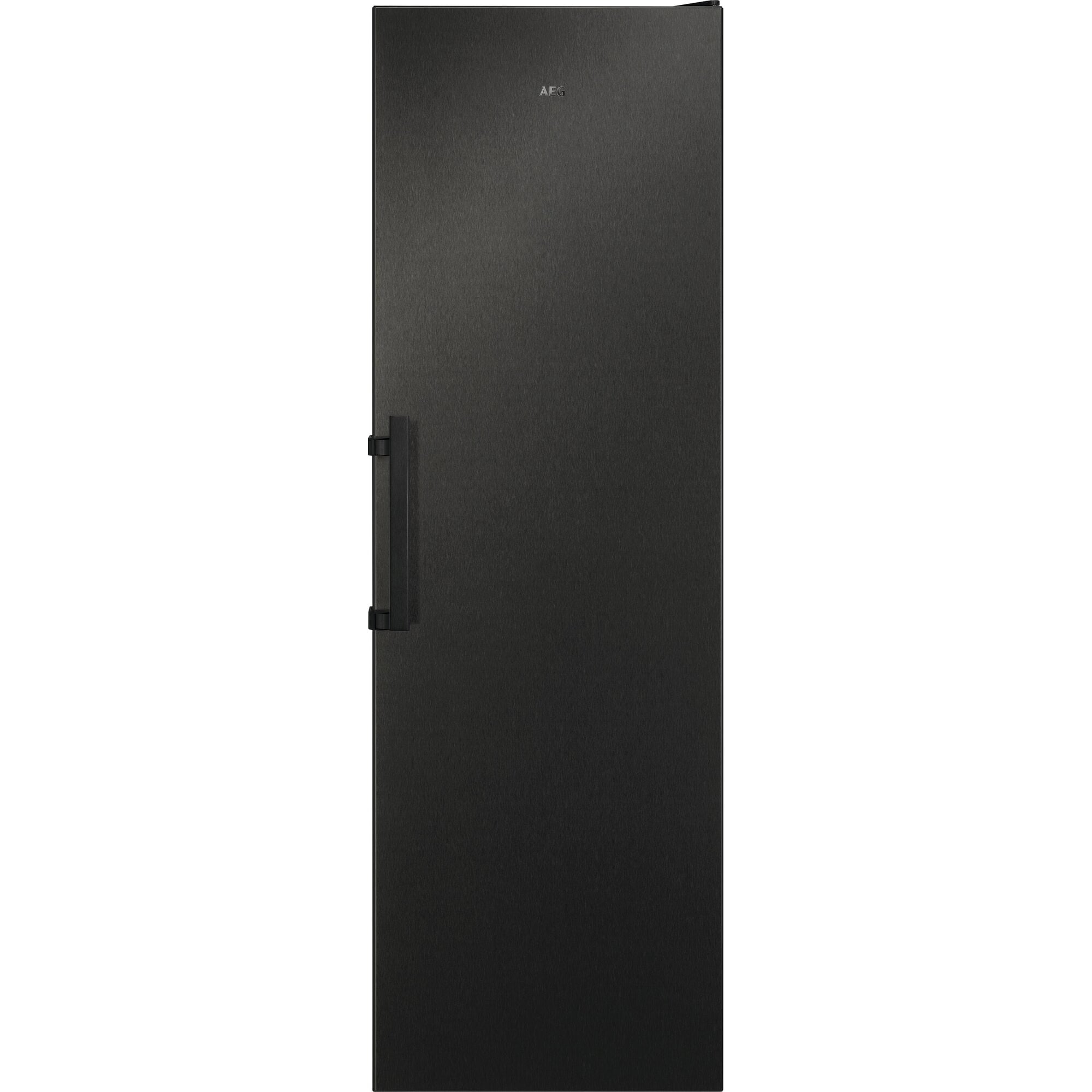 Ein schwarzer AEG-Kühlschrank steht vertikal. Er hat einen Griff auf der linken Seite und das AEG-Logo oben.