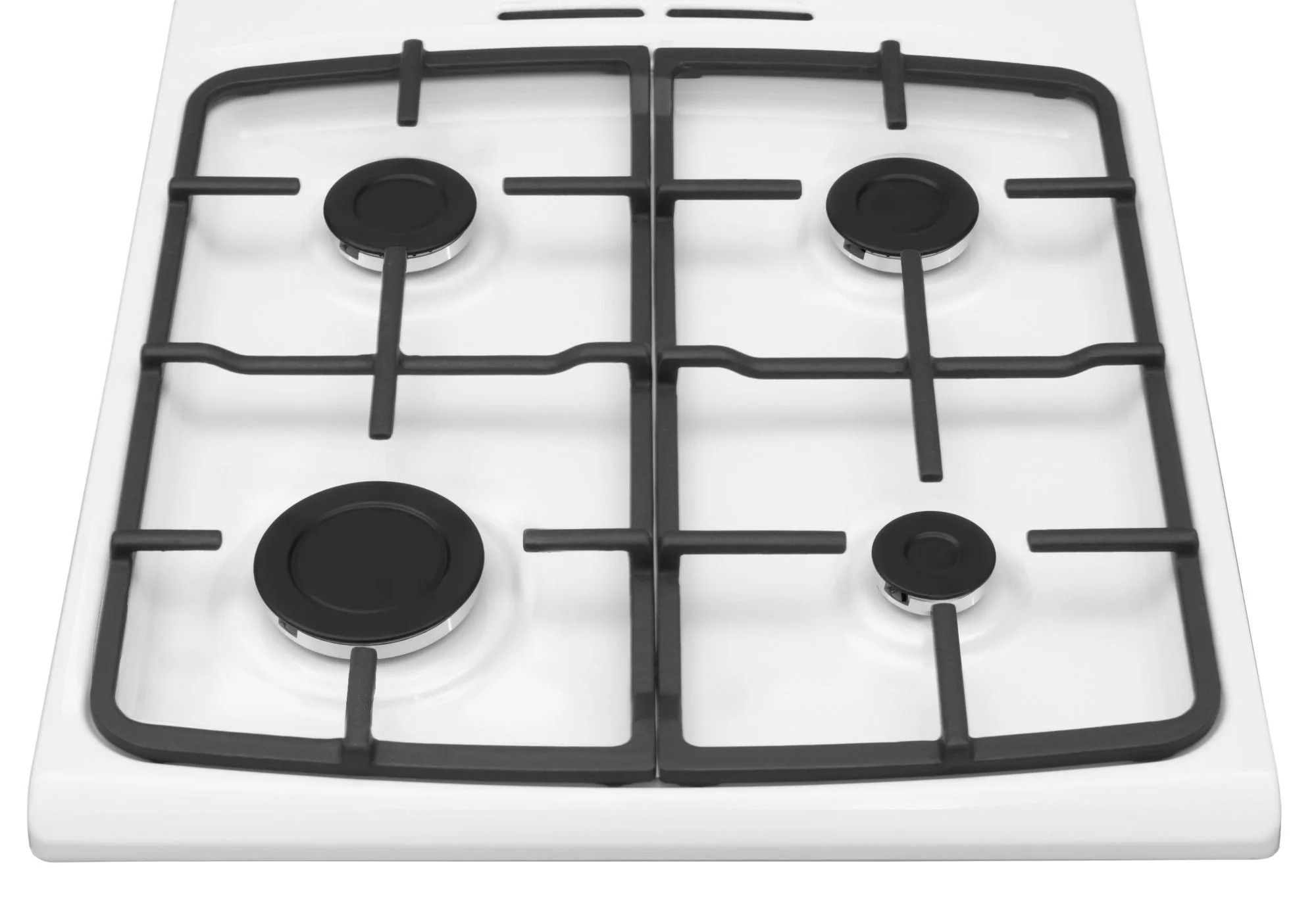 Biała płyta gazowa z czterema czarnymi palnikami i czarnymi kratkami, rozmieszczonymi symetrycznie. Kuchenka jest czysta i nieużywana.