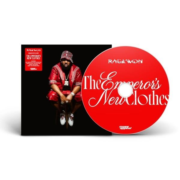Rapper Raekwon in roter Kleidung, Albumcover und CD. Albumtitel: The Emperor's New Clothes.