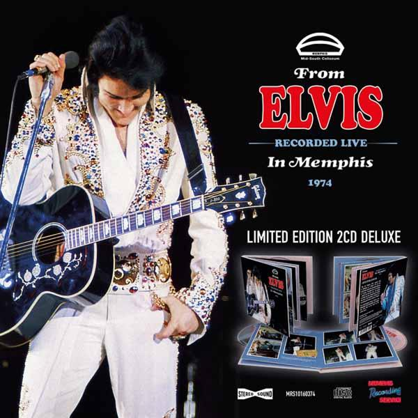 Elvis in weißem Anzug spielt eine schwarze Gitarre. Albumcover, 'From Elvis Recorded Live in Memphis 1974' im Hintergrund.