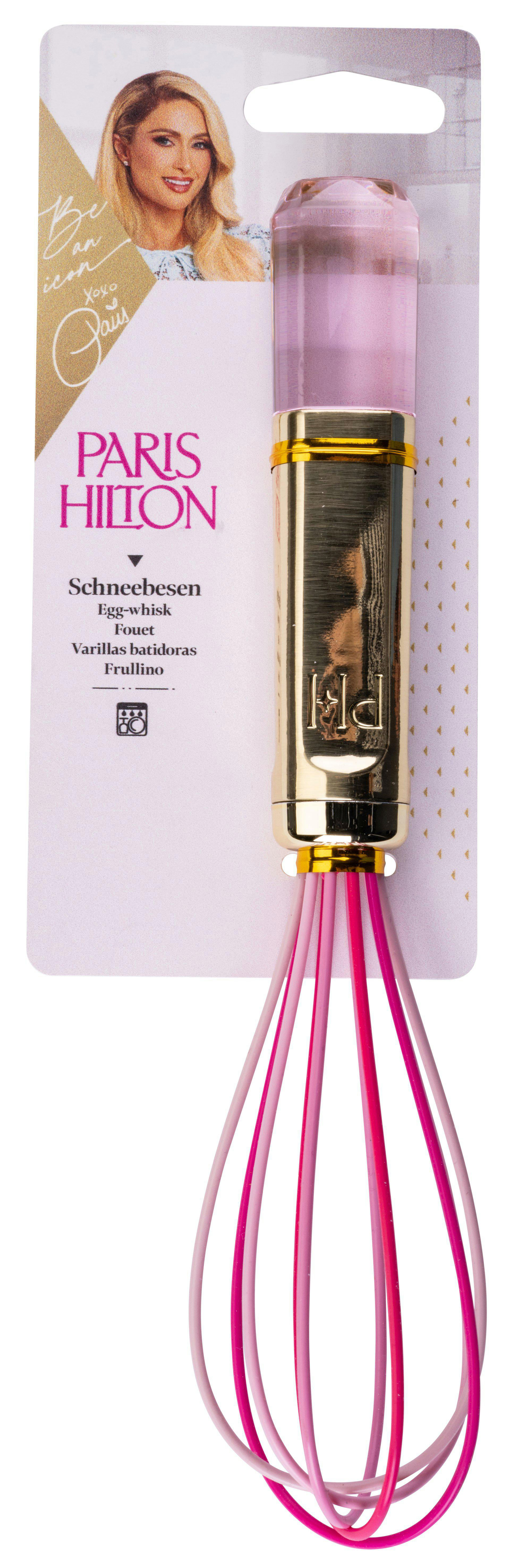 Ein Schneebesen mit rosa und goldenen Akzenten, mit dem Namen Paris Hilton versehen. Die Verpackung zeigt ihr Bild.