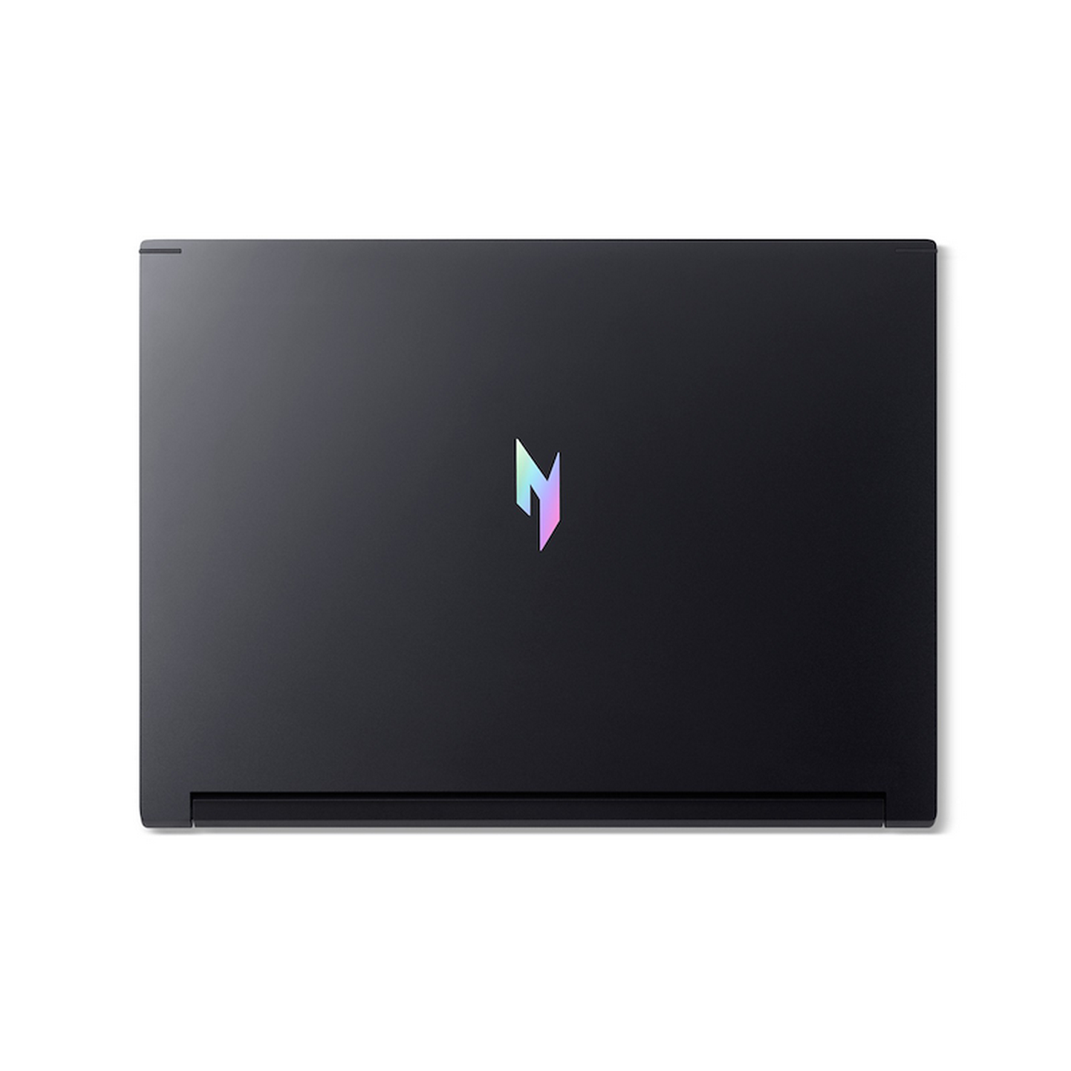 Un portátil negro con un logotipo brillante sobre fondo blanco. El logotipo es una 'M' estilizada en morado y azul.