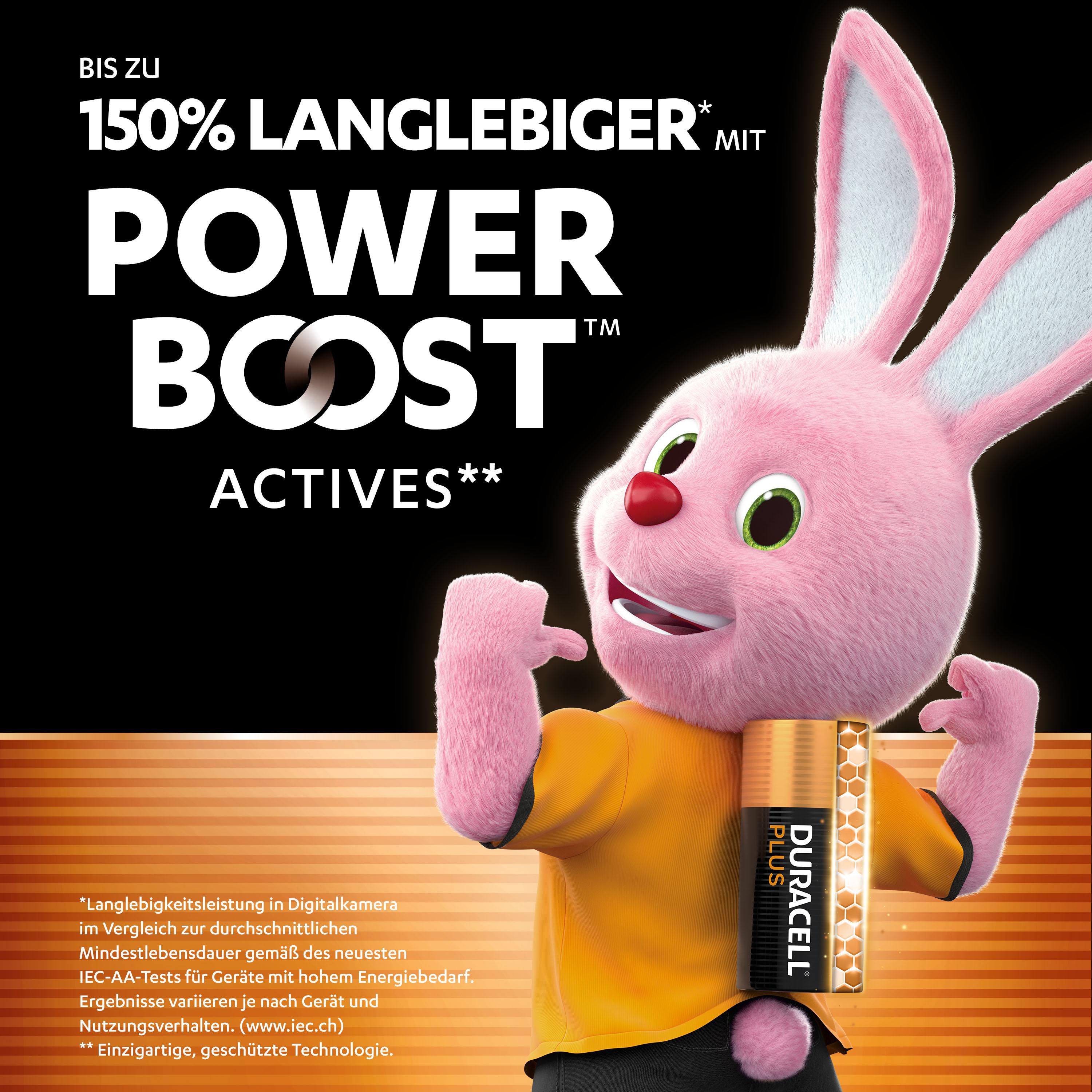 Ein rosa Kaninchen hält eine Duracell-Batterie. Der Text lautet "Power Boost" und "150% längere Lebensdauer".