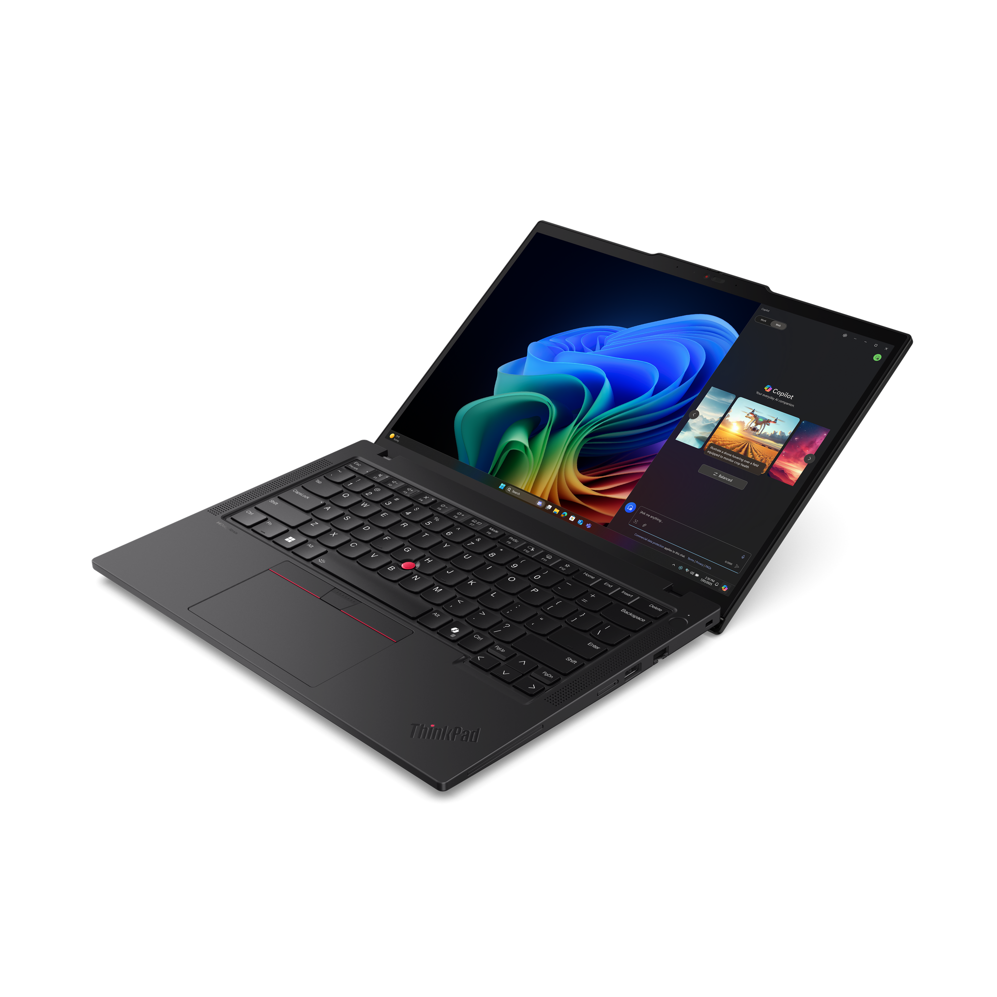 Schwarzer ThinkPad-Laptop, geöffnet auf schwarzer Oberfläche. Der Bildschirm zeigt ein farbenfrohes Bild und ein Copilot-Fenster.