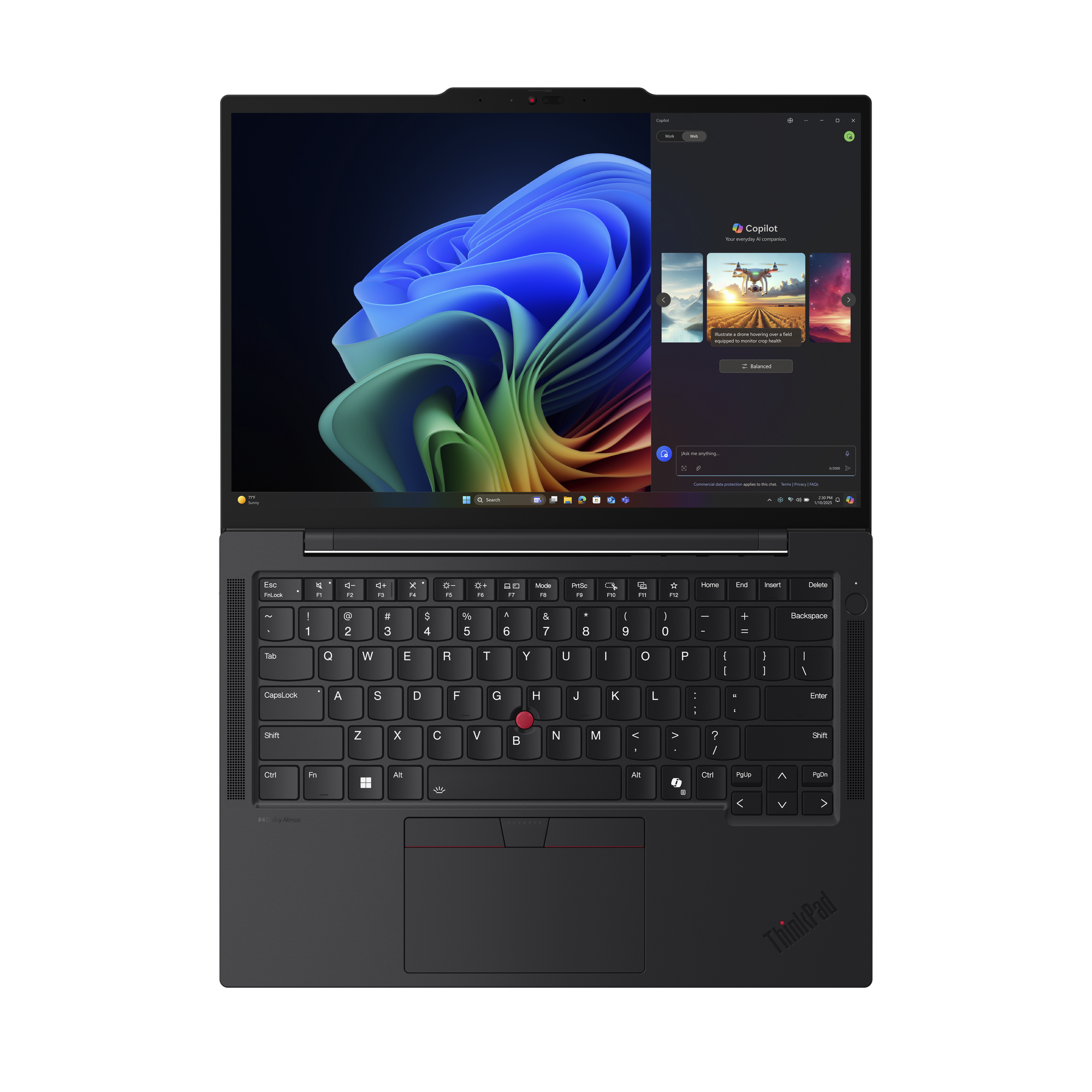 Schwarzer Laptop geöffnet, zeigt einen Bildschirm mit buntem, abstraktem Hintergrund und einem Copilot-Fenster.