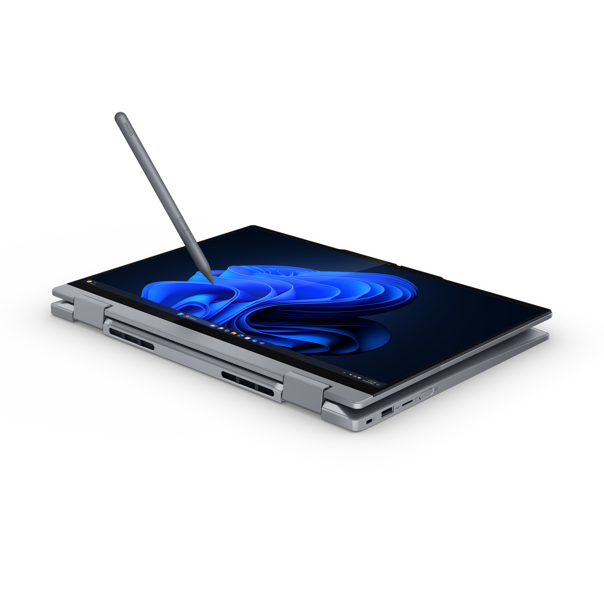 Ein silberner Laptop mit Stift ist auf einer schwarzen Oberfläche geöffnet. Der Bildschirm zeigt blaues Design.