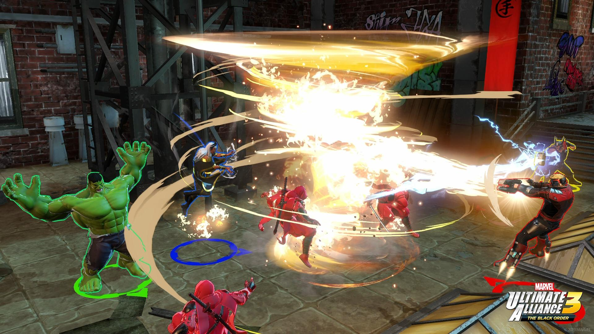 Hulk i inne postacie walczą. Występują eksplozje i wybuchy energii. Gra to Marvel Ultimate Alliance 3.