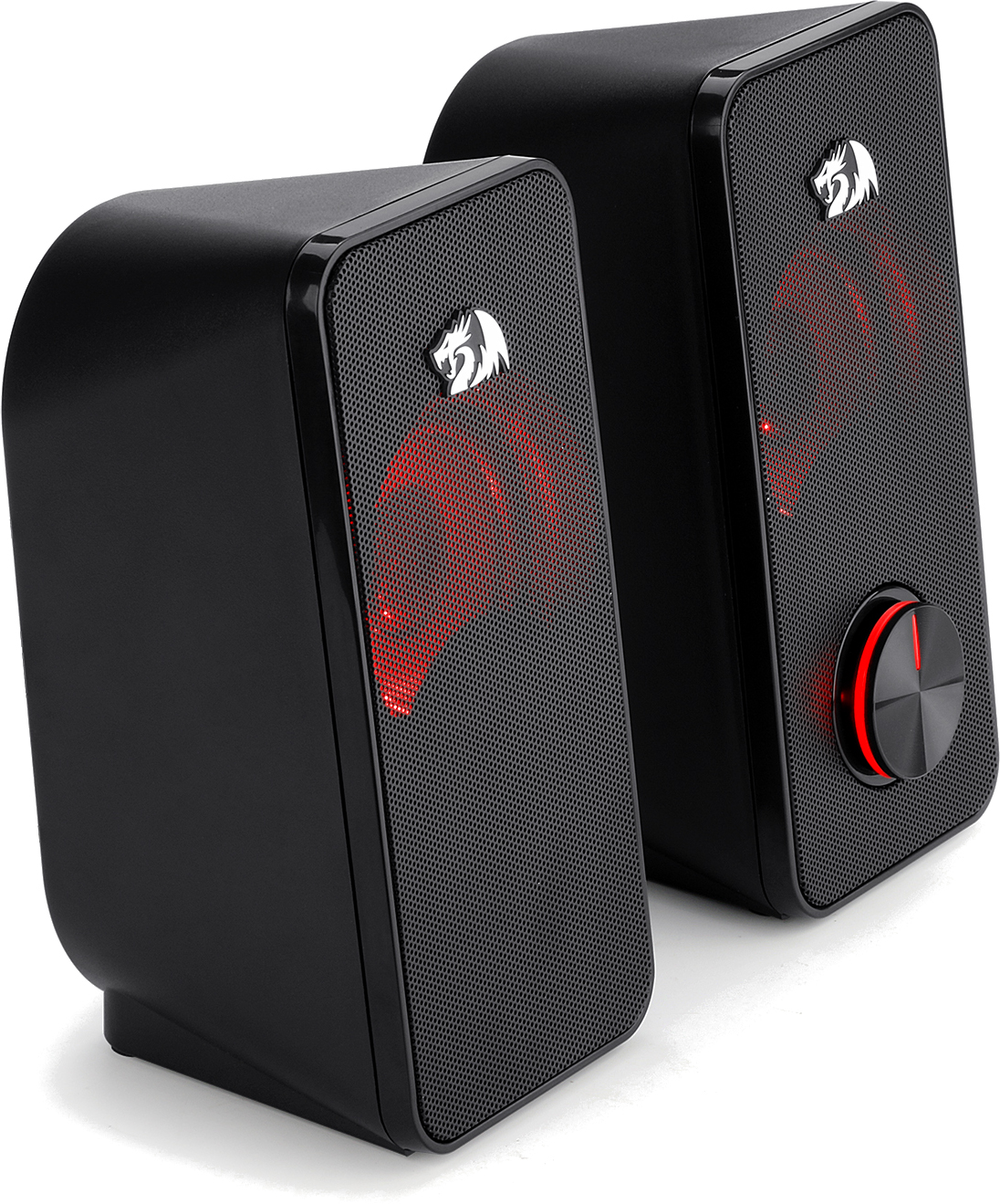 Dwa czarne głośniki z czerwono podświetlonymi środkami. Każdy ma logo. Jeden głośnik ma czerwone pokrętło głośności.