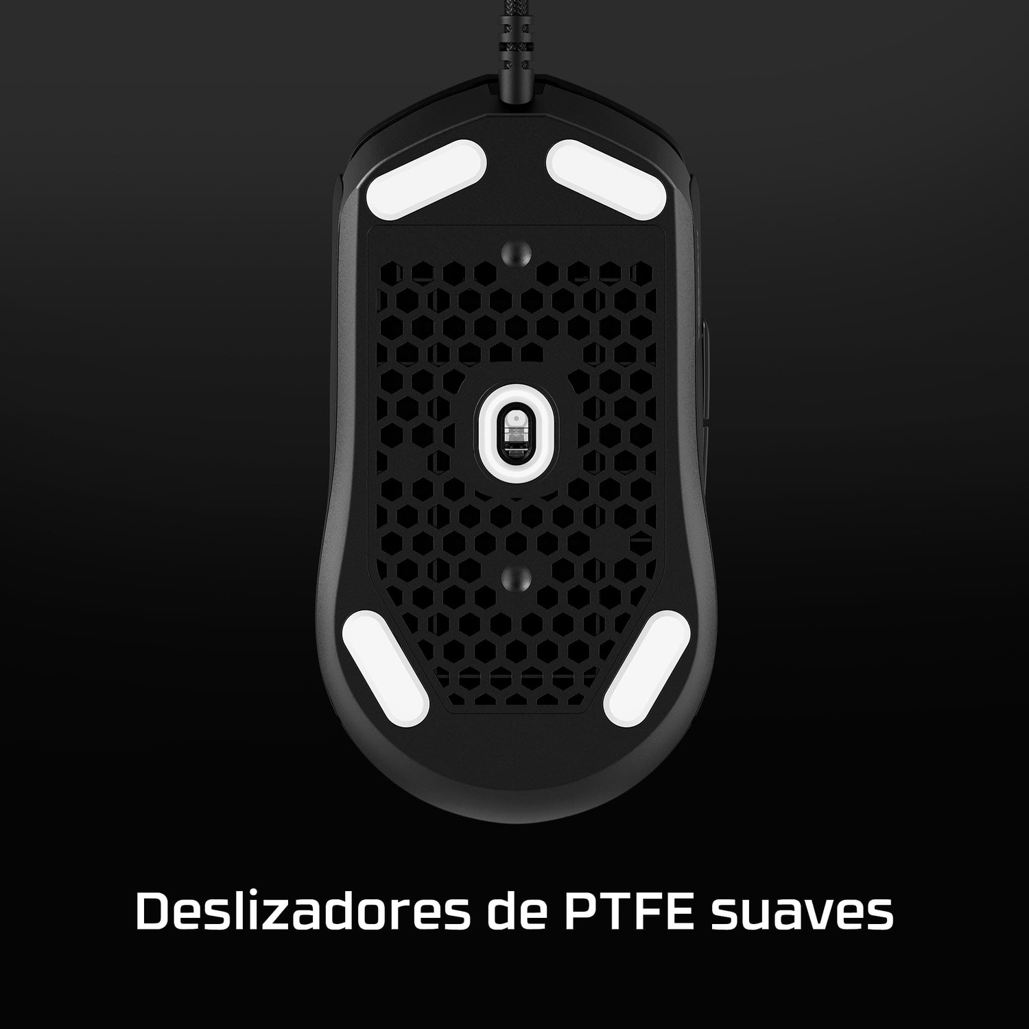 Parte inferior de ratón gaming negro con almohadillas blancas y diseño de panal. Texto: 'Deslizadores de PTFE suaves'.