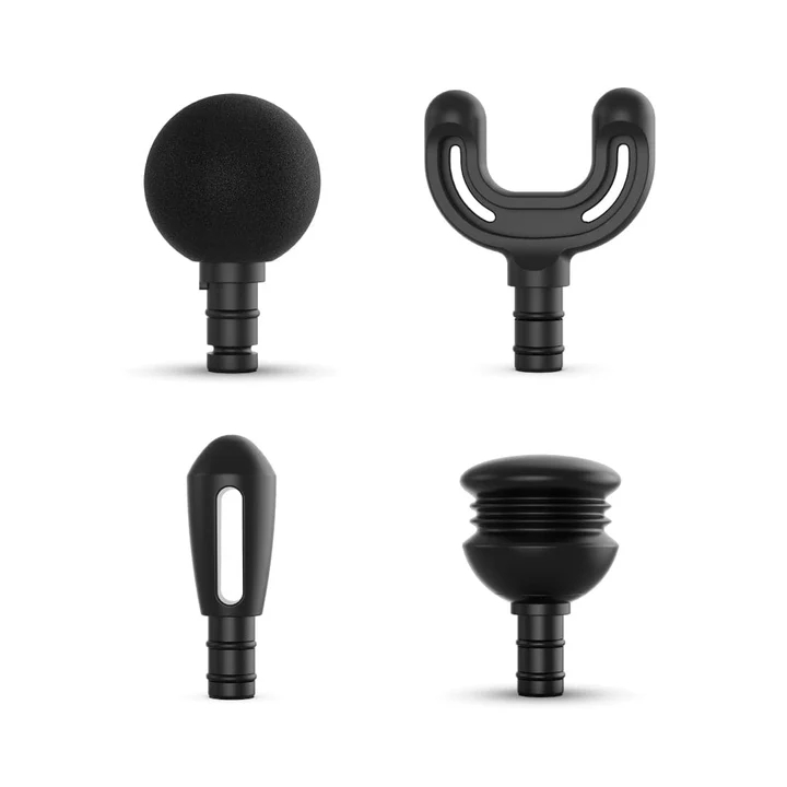 Cuatro accesorios negros para pistola de masaje. Una bola redonda, un cabezal en forma de U, un cabezal puntiagudo con ranura y un cabezal redondo con estrías.