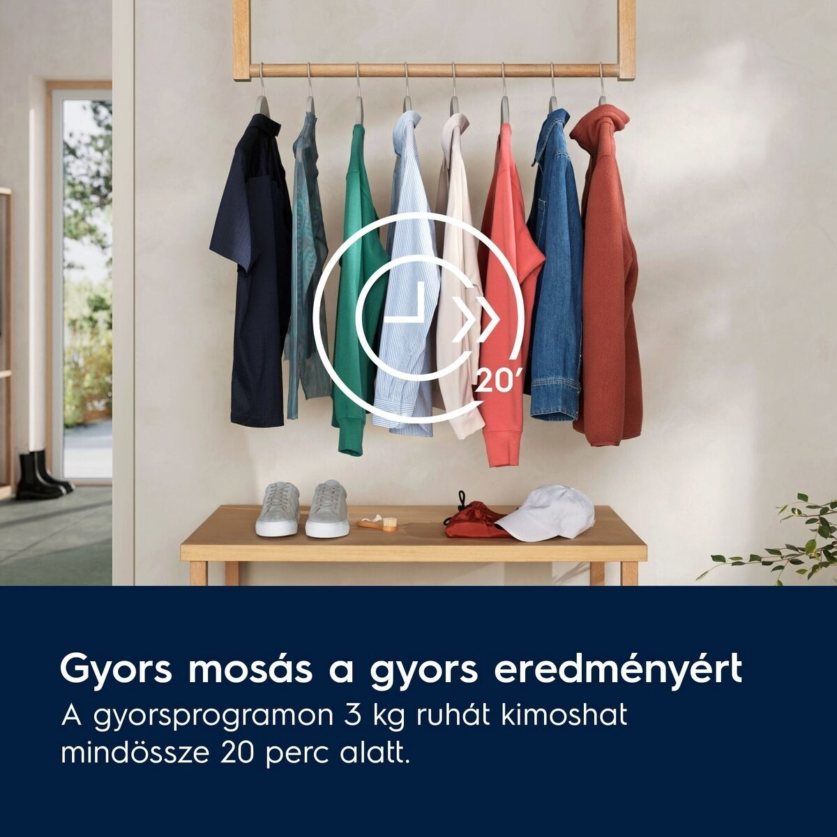 Ruhák egy állványon. Időzítő 20 percet mutat. Cipők, kalap, táska a padon. Szöveg látható.