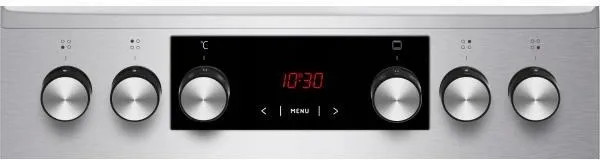 Panel sterowania piekarnikiem z pokrętłami, wyświetlaczem 10:30 i elementami dotykowymi. Srebrny i czarny design.