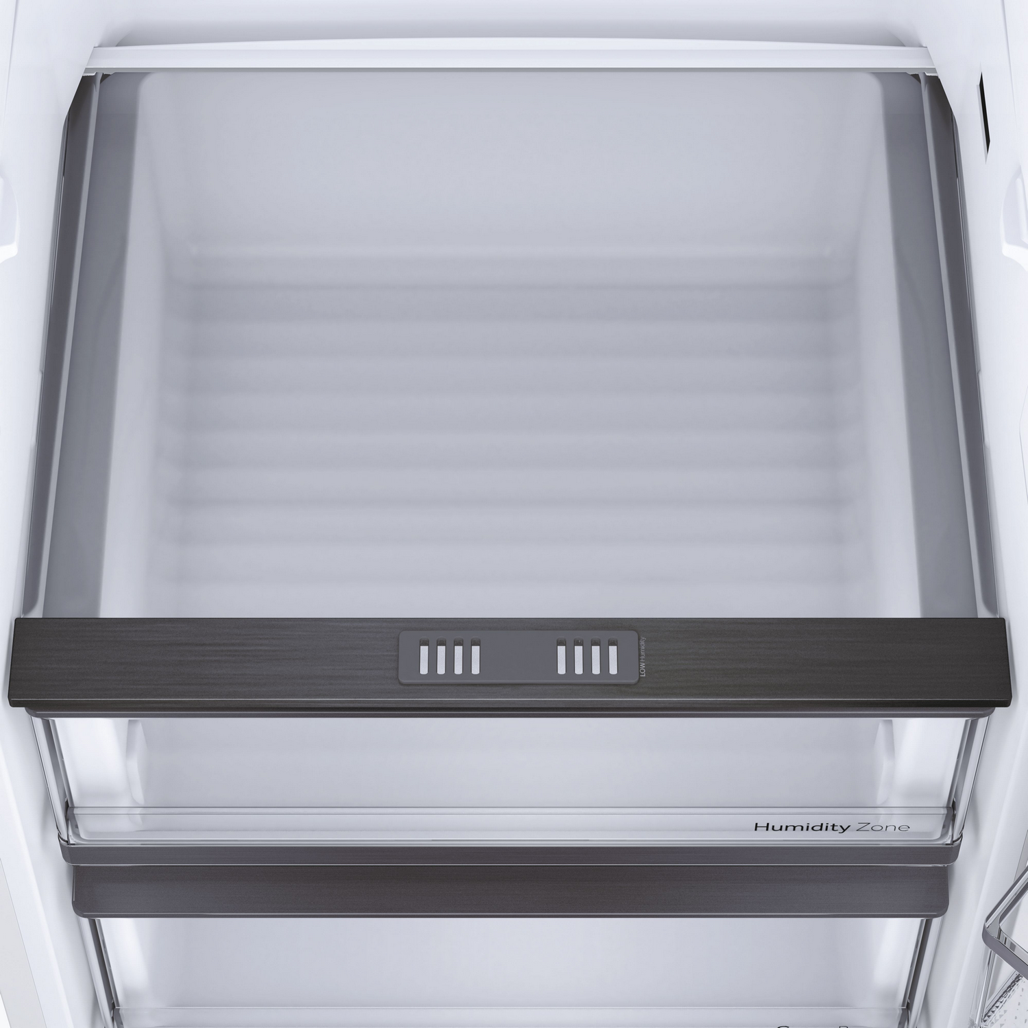 Interior de nevera con cajones transparentes. Borde gris oscuro y etiqueta Humidity Zone visibles. Cuatro botones de control.