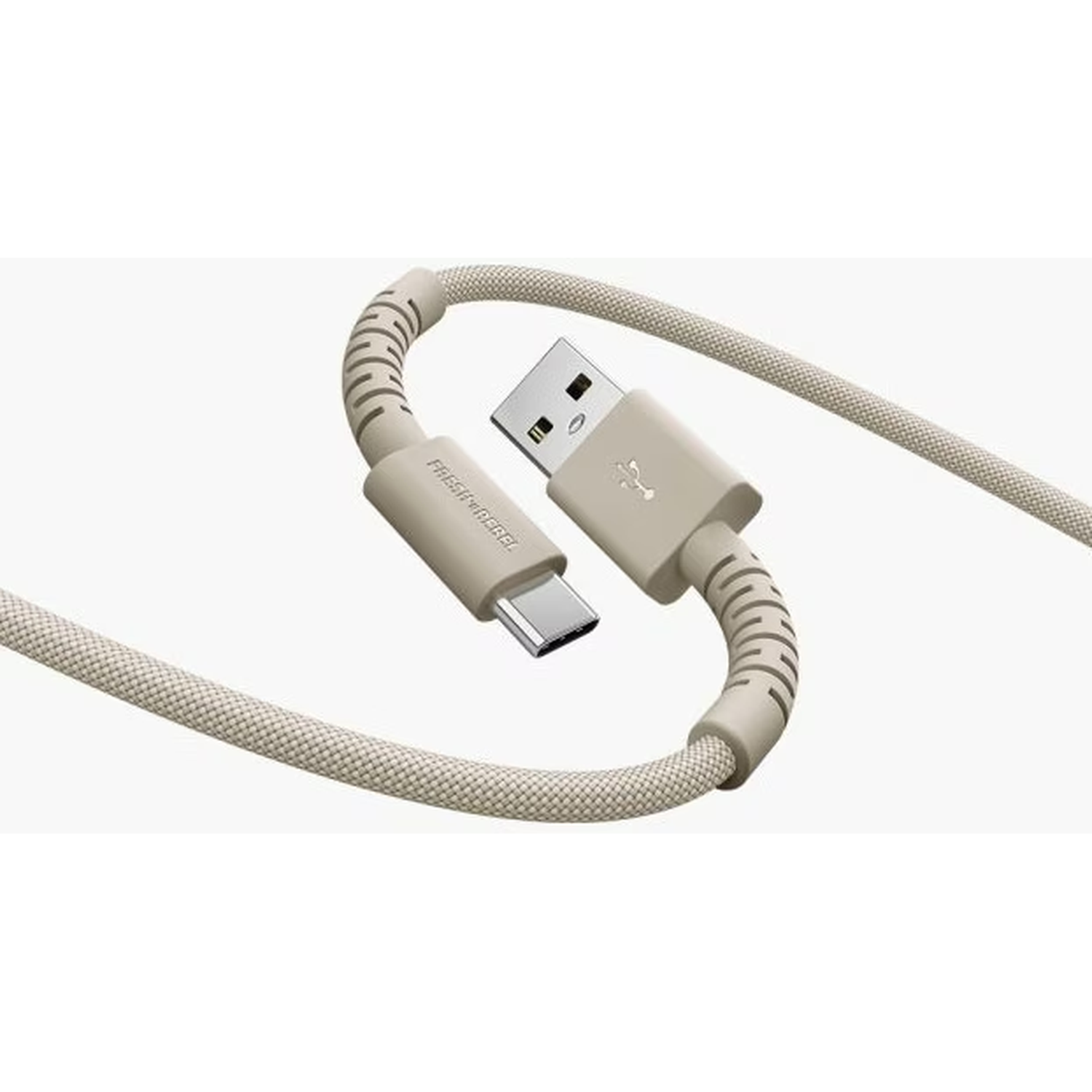 Câble USB beige avec connecteurs USB-A et USB-C. Le câble porte la mention "FRESH REBEL".