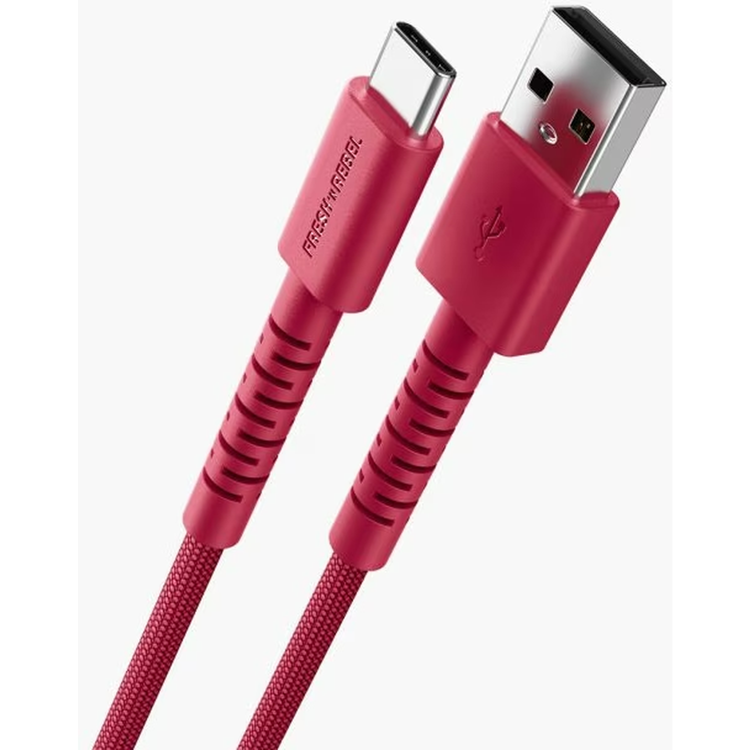 Un câble USB-C vers USB rouge. Une extrémité est USB-C, l'autre est USB-A. Le câble est tressé et porte la marque 'Fresh 'n Rebel'.