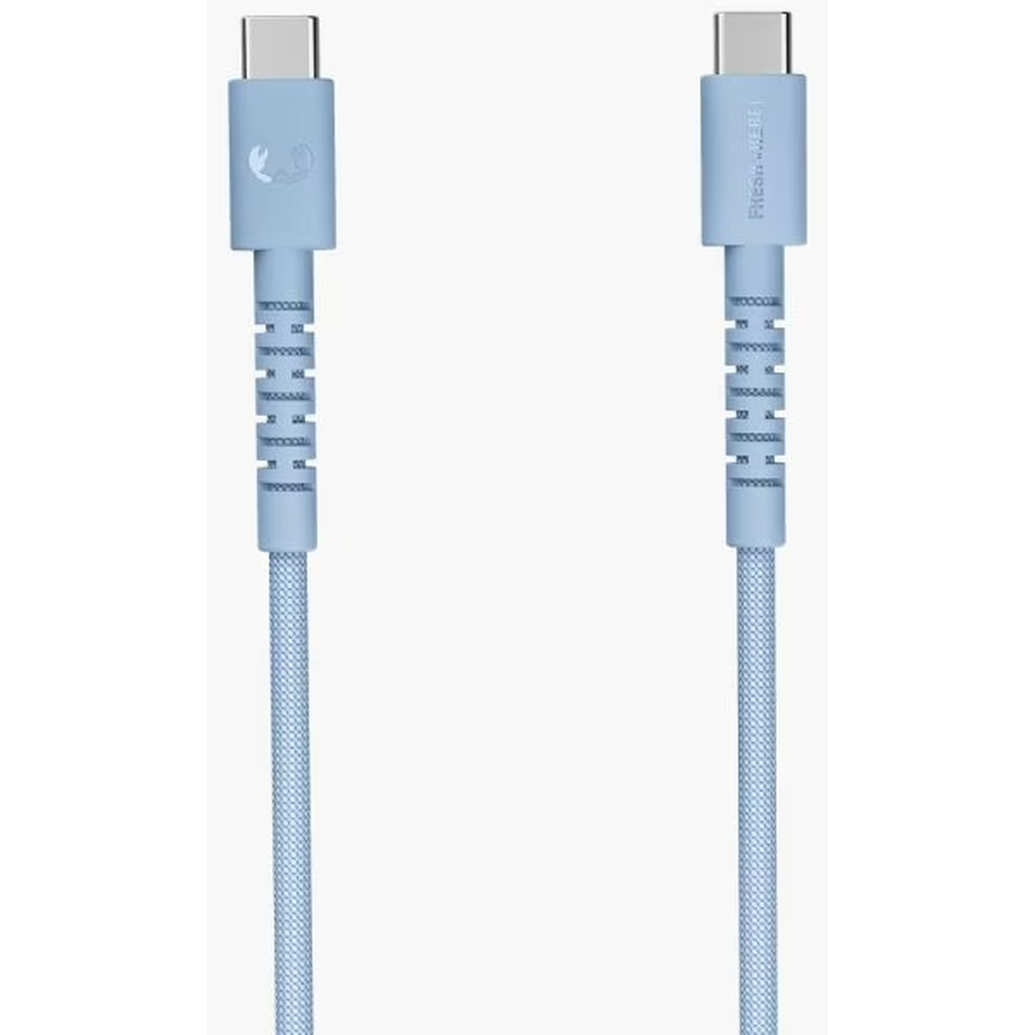 Twee lichtblauwe USB-C kabels. Eén kabel heeft een logo, de andere tekst. Beide kabels staan op een witte achtergrond.