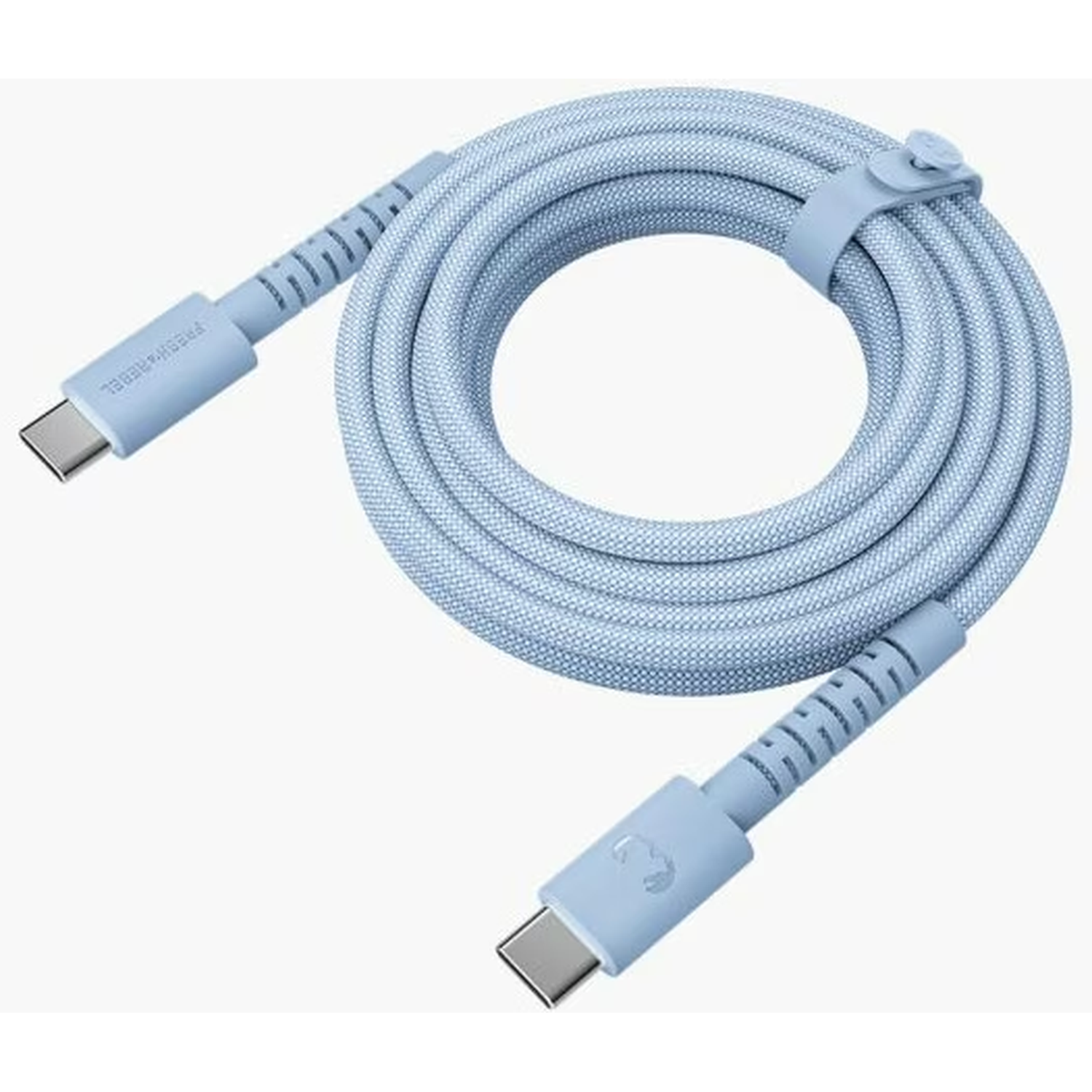 Een lichtblauwe USB-C-oplaadkabel opgerold. De kabel heeft een stofachtige textuur en is vastgezet met een bijpassende band.