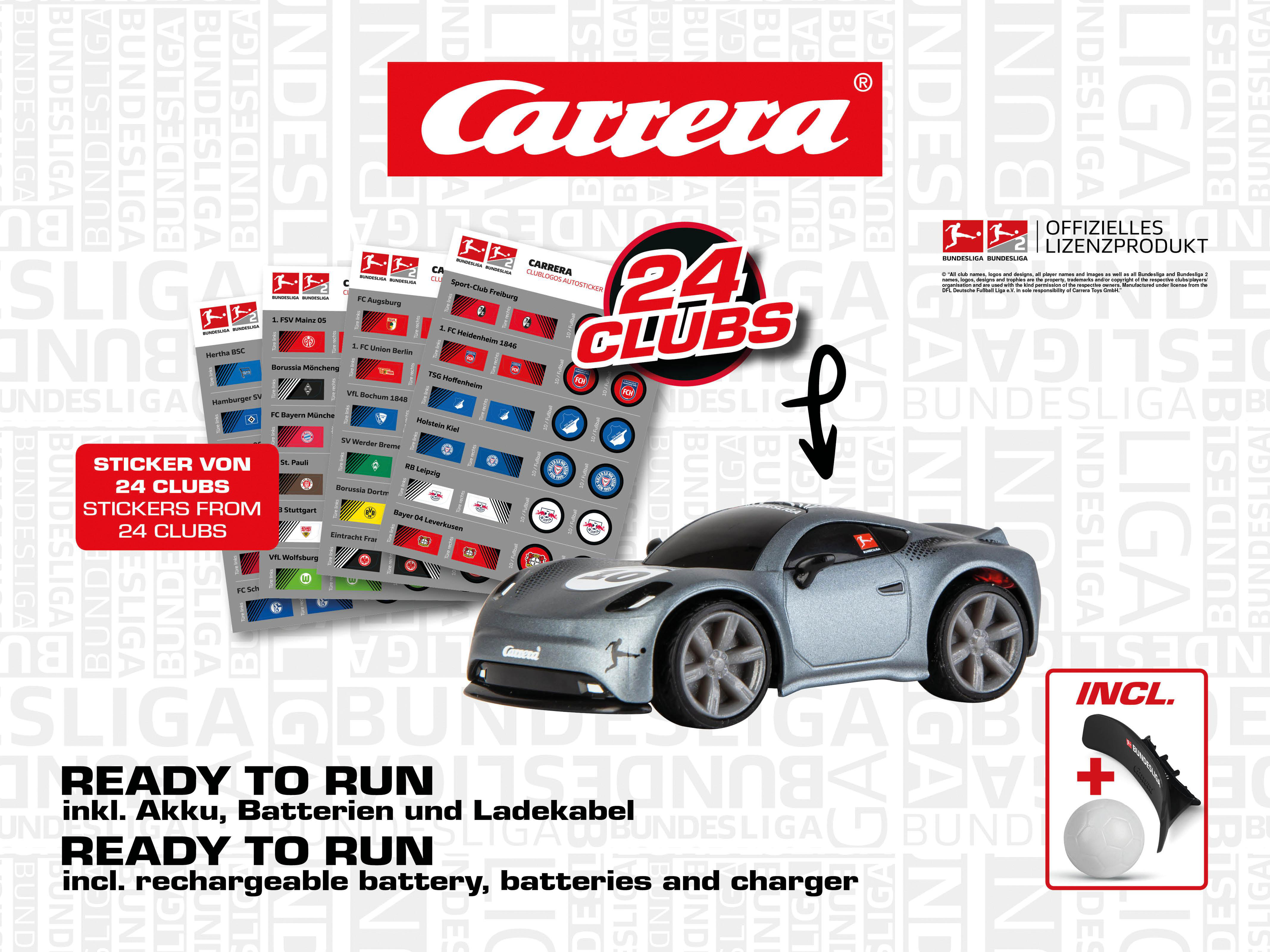 Ein silbernes Spielzeugauto mit Aufklebern, ein Ball und ein Ladegerät, mit Bundesliga-Logo.