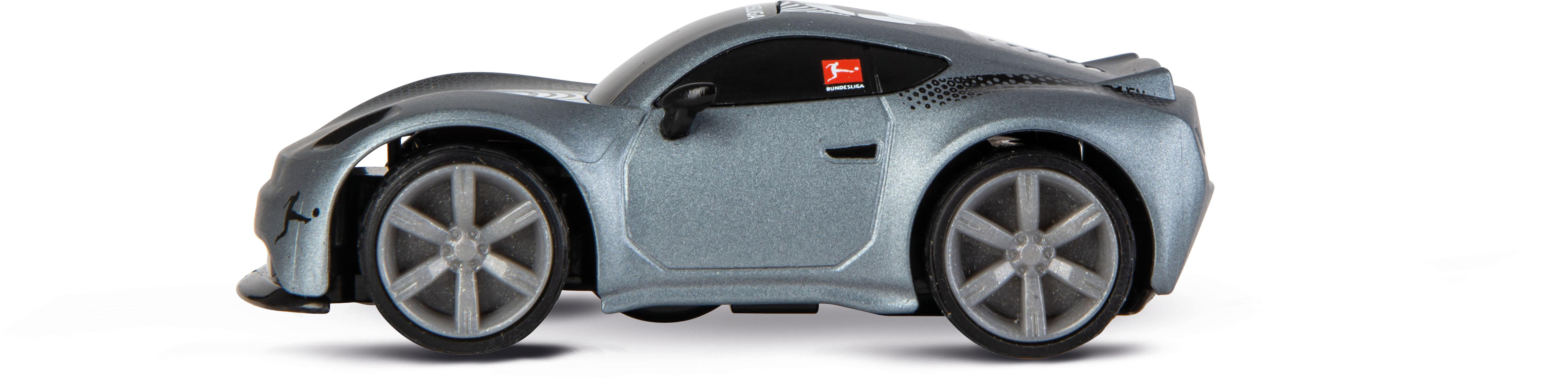 Ein silbernes Spielzeugauto mit schwarzen Rädern und Details, das Bundesliga-Logo ist sichtbar.