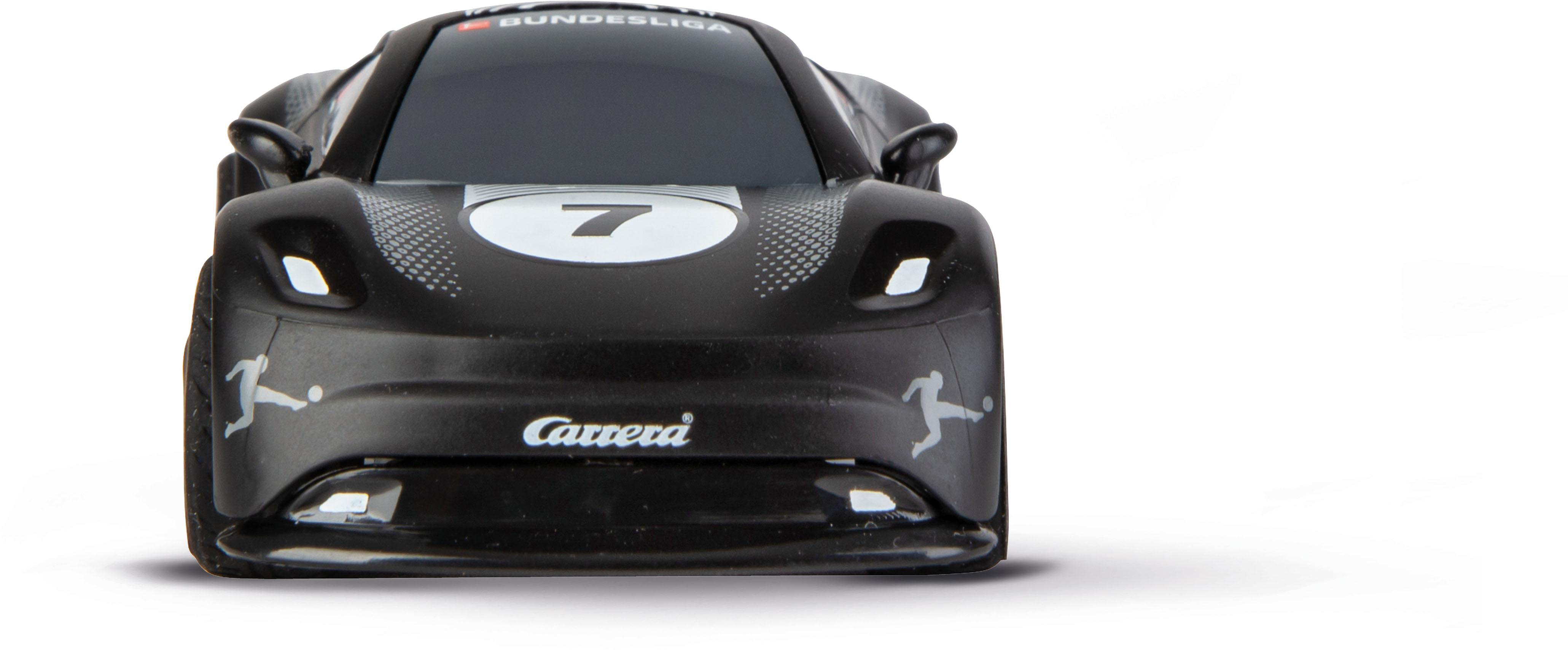 Ein schwarzes Spielzeugauto. Es hat die Nummer 7, das Carrera-Logo und Bundesliga-Text. Weiße Akzente sind vorhanden.