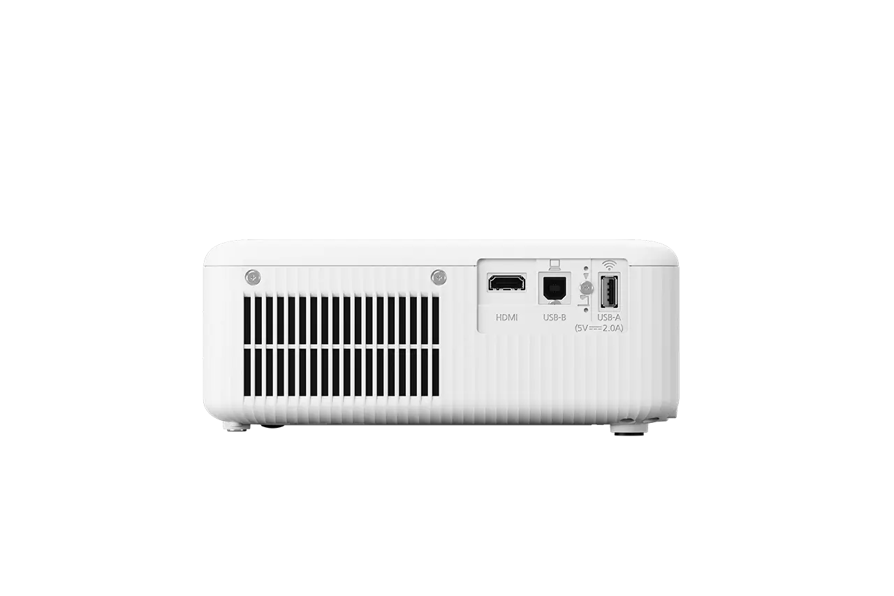 Fehér projektor fekete háttérrel. HDMI, USB-B, USB-A portokkal és szellőzéssel. Oldalnézet.