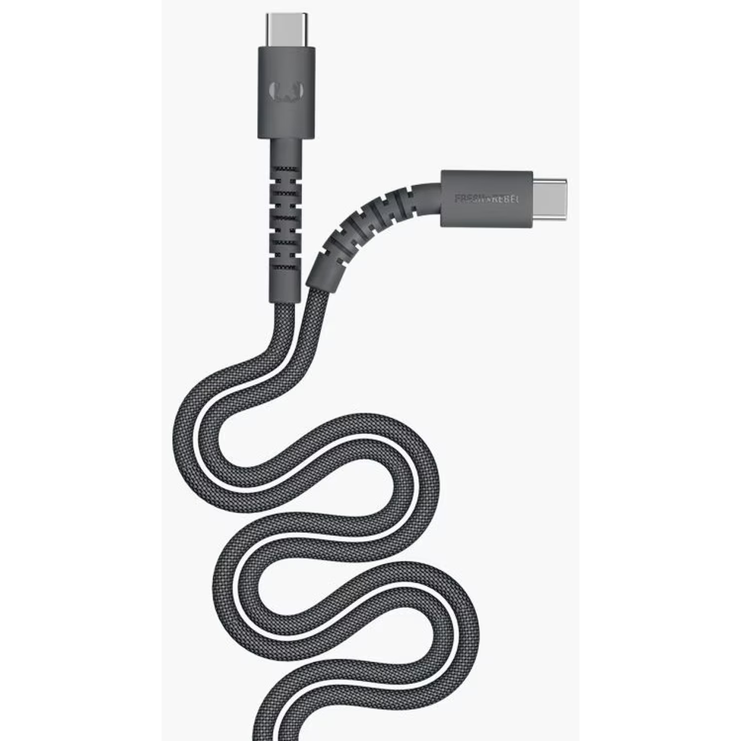 Een grijze USB-C-kabel met een witte streep. De kabel kronkelt als een slang. Twee USB-C-connectoren zijn zichtbaar. De merknaam staat op één uiteinde.