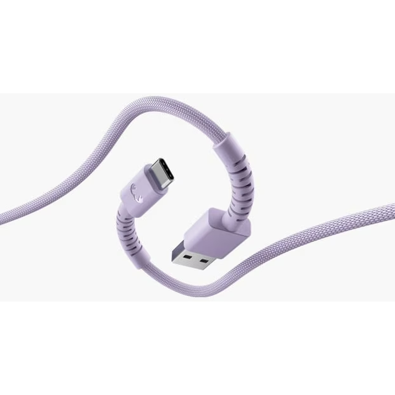 Un câble USB-C lilas avec connecteur USB. Le câble est tressé et enroulé, sur fond blanc.