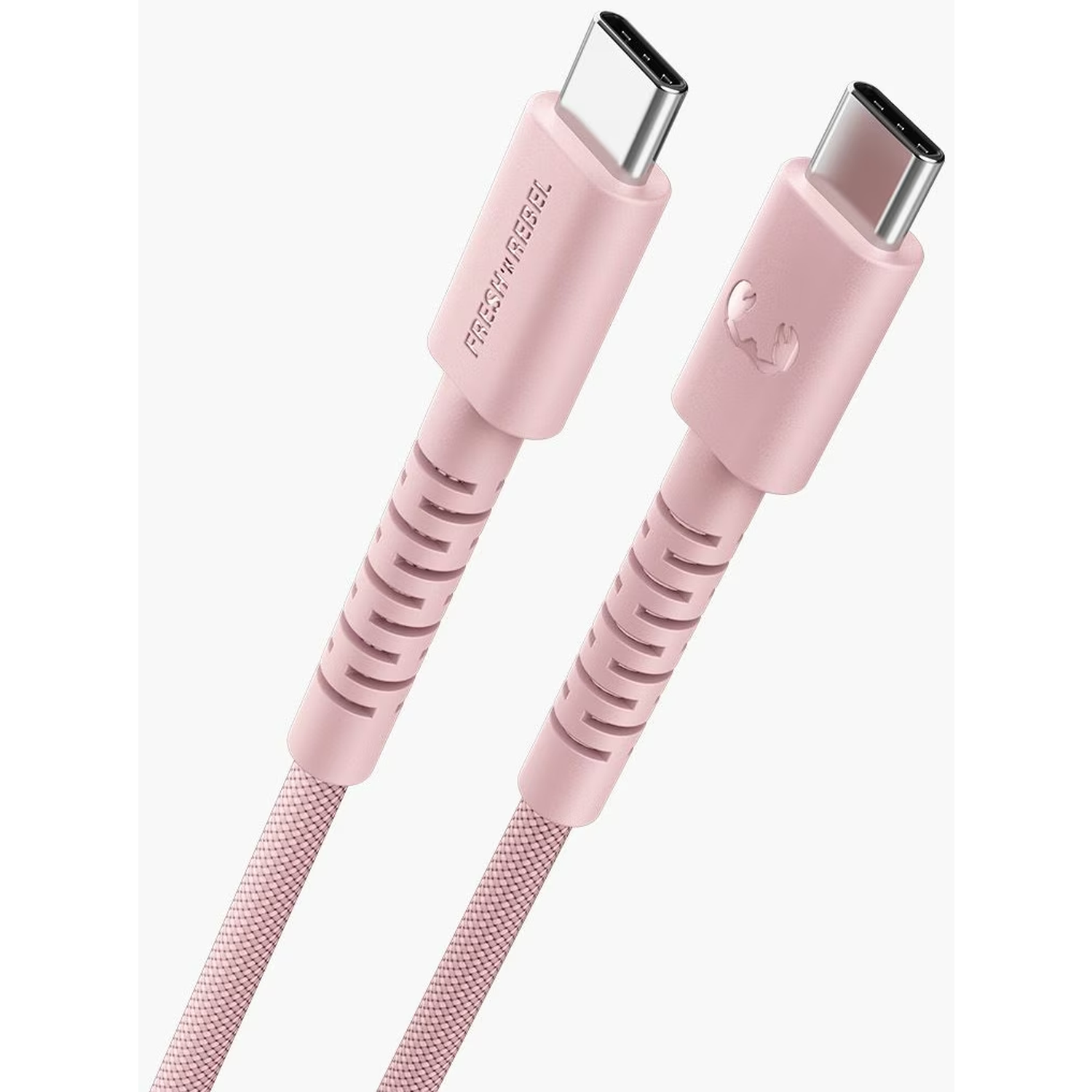 Twee roze USB-C-kabels worden diagonaal weergegeven. Ze hebben getextureerde snoeren en connectoren met de merknaam en het logo.
