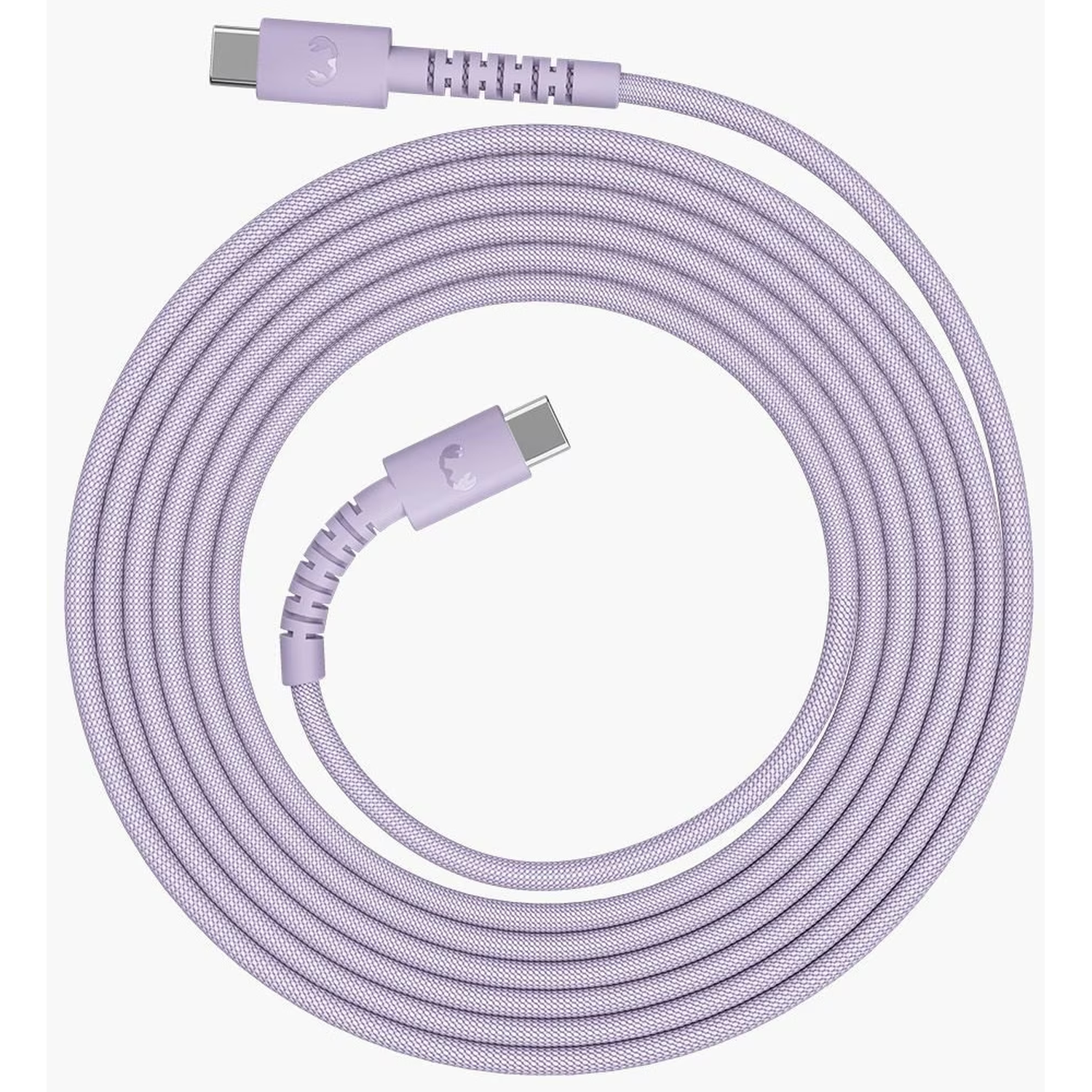 Een opgerolde, lavendelkleurige USB-C-oplaadkabel ligt tegen een witte achtergrond. De kabel heeft twee USB-C-connectoren en een gevlochten ontwerp.