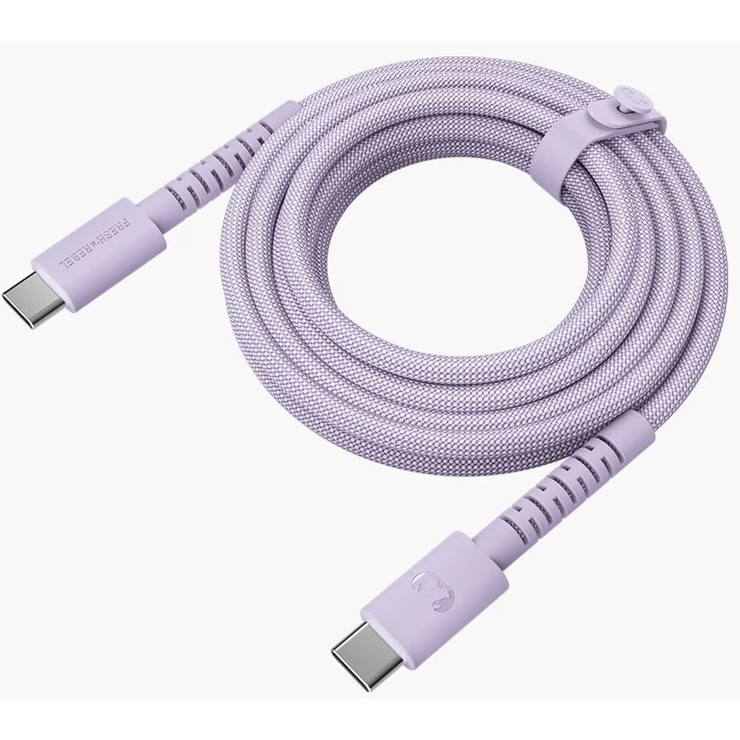 Een opgerolde lavendelkleurige USB-C-kabel met connectoren aan beide uiteinden en een riem om de spoel vast te houden. De achtergrond is wit.