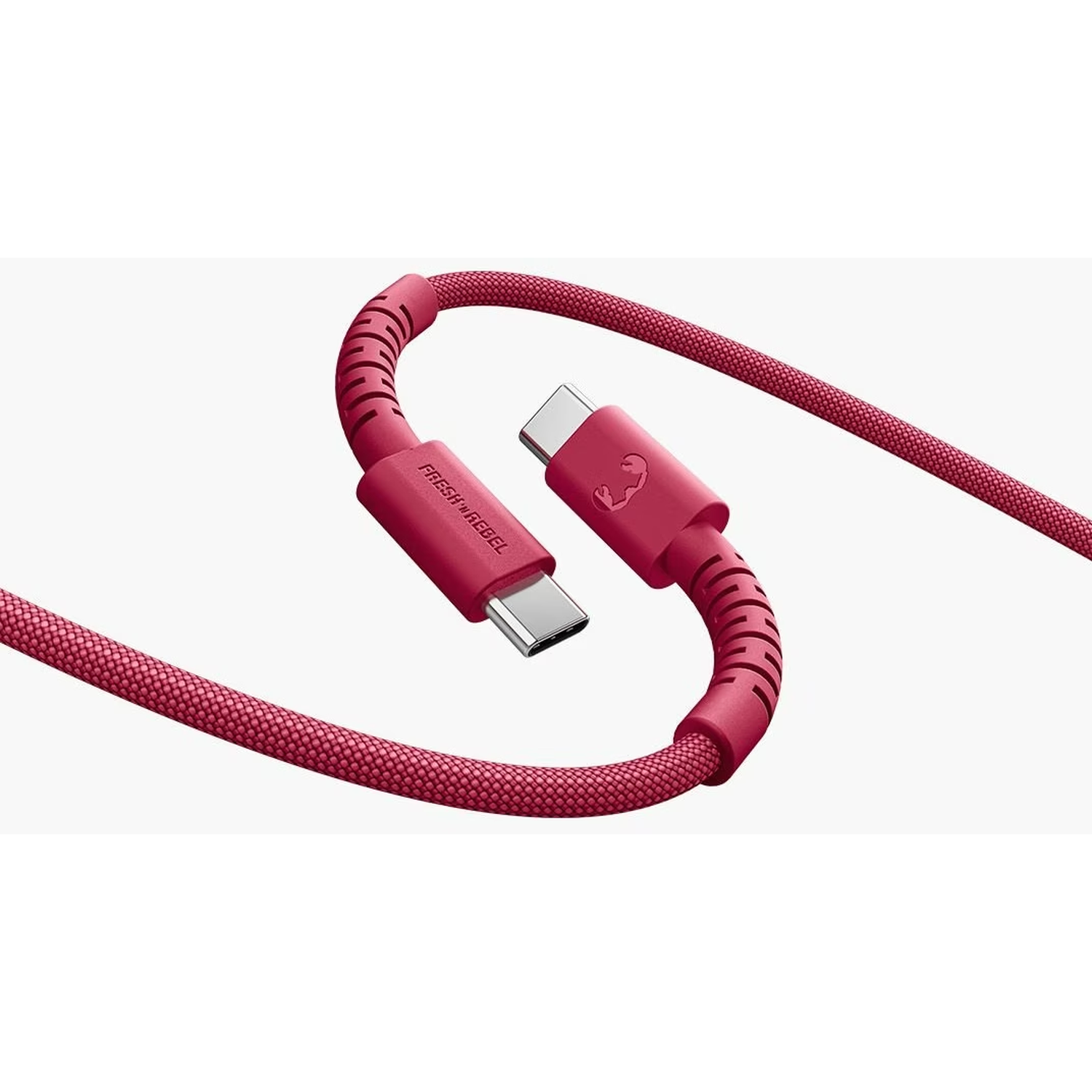 Een rode USB-C-kabel wordt getoond tegen een witte achtergrond. Connectoren aan beide uiteinden, merk op één. Gevlochten kabel.