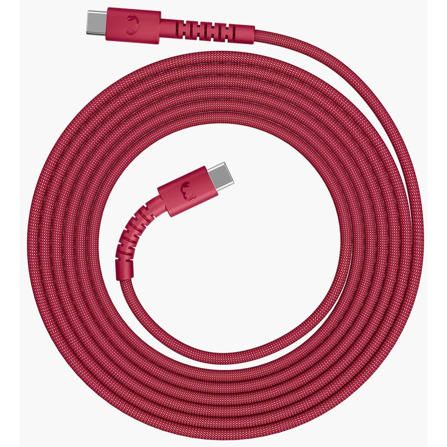 Een rode USB-C-kabel is opgerold op een witte achtergrond. Het heeft twee USB-C-connectoren en een gevlochten snoer.