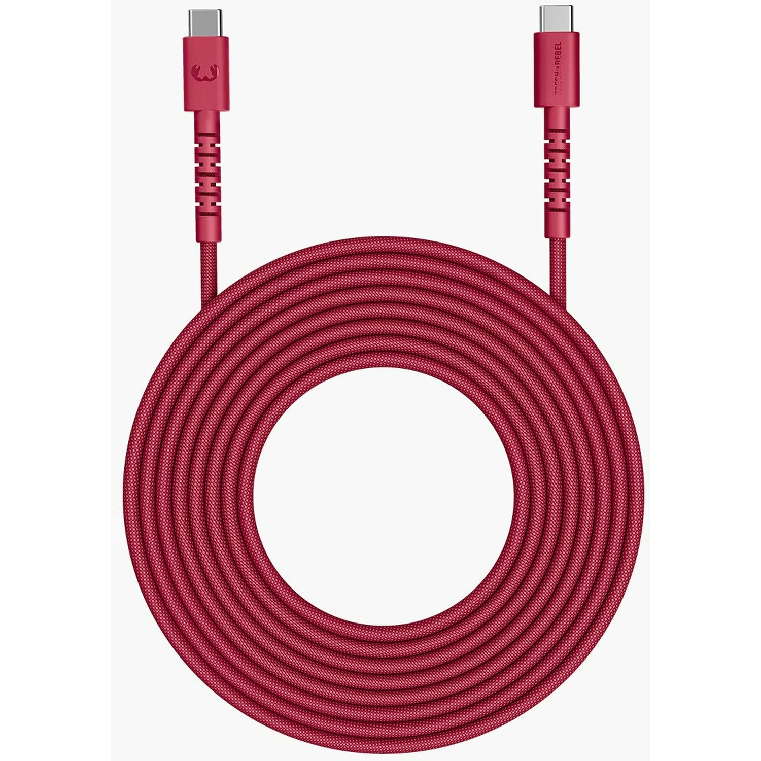Een rode USB-C-kabel is in een cirkel opgerold. Beide uiteinden zijn zichtbaar. De kabel staat tegen een witte achtergrond.