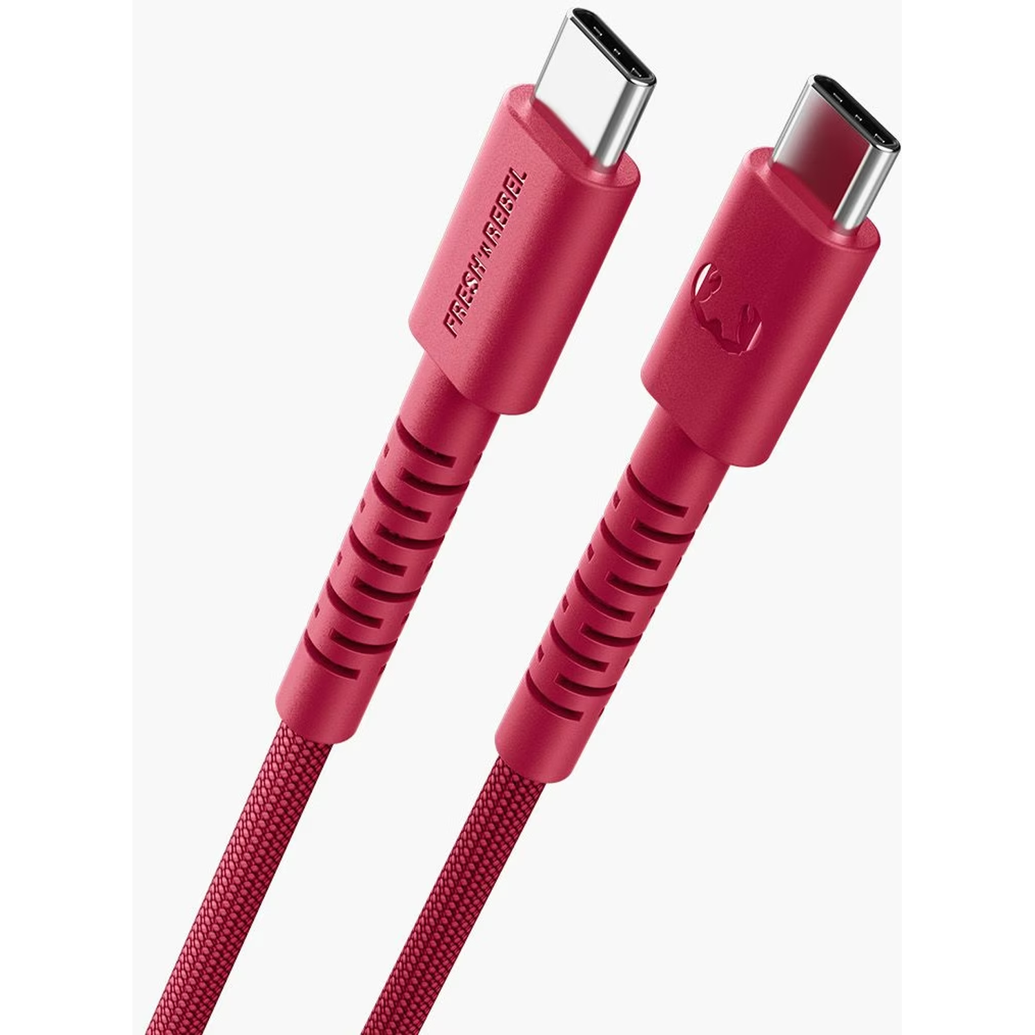 Twee rode USB-C-kabels met getextureerde snoeren en zilveren connectoren. Eén kabel heeft "Fresh 'n Rebel" erop gedrukt.