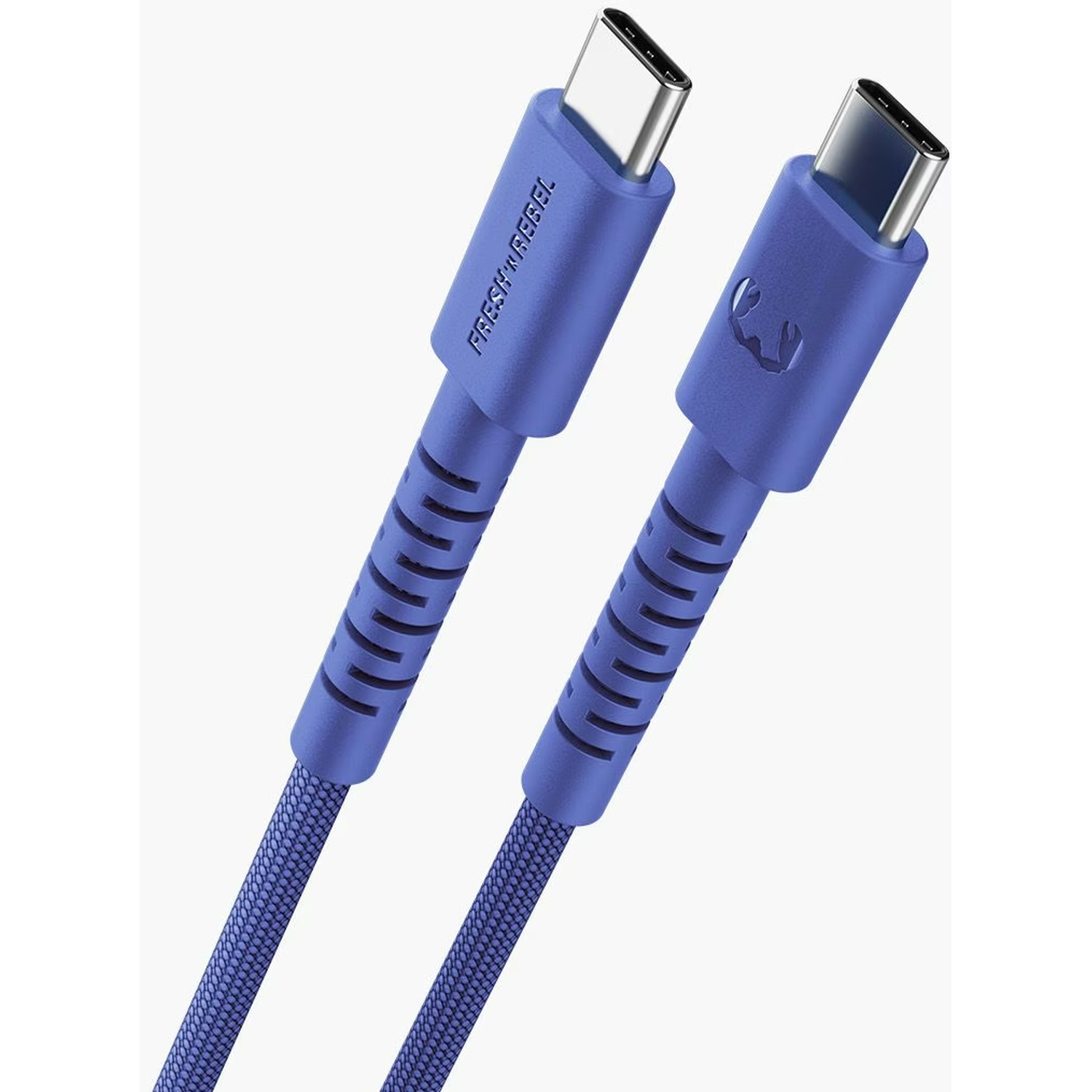 Twee blauwe USB-C-kabels. De kabels hebben een gevlochten ontwerp en metalen connectoren. Eén kabel heeft de merknaam Fresh 'n Rebel.