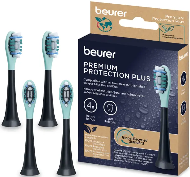 Vier Zahnbürstenköpfe und eine Schachtel, Marke Beurer. Auf der Schachtel steht Premium Protection Plus und Details zu recycelten Materialien.