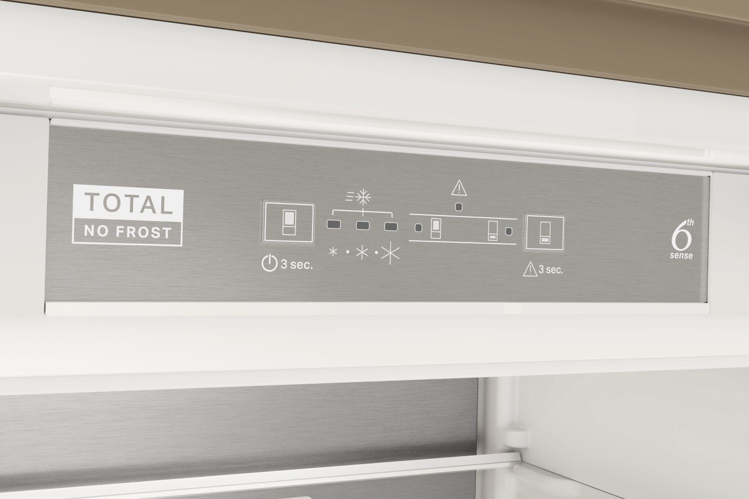 Panel de control del refrigerador con iconos de configuración. Visible la etiqueta 'Total No Frost'.
