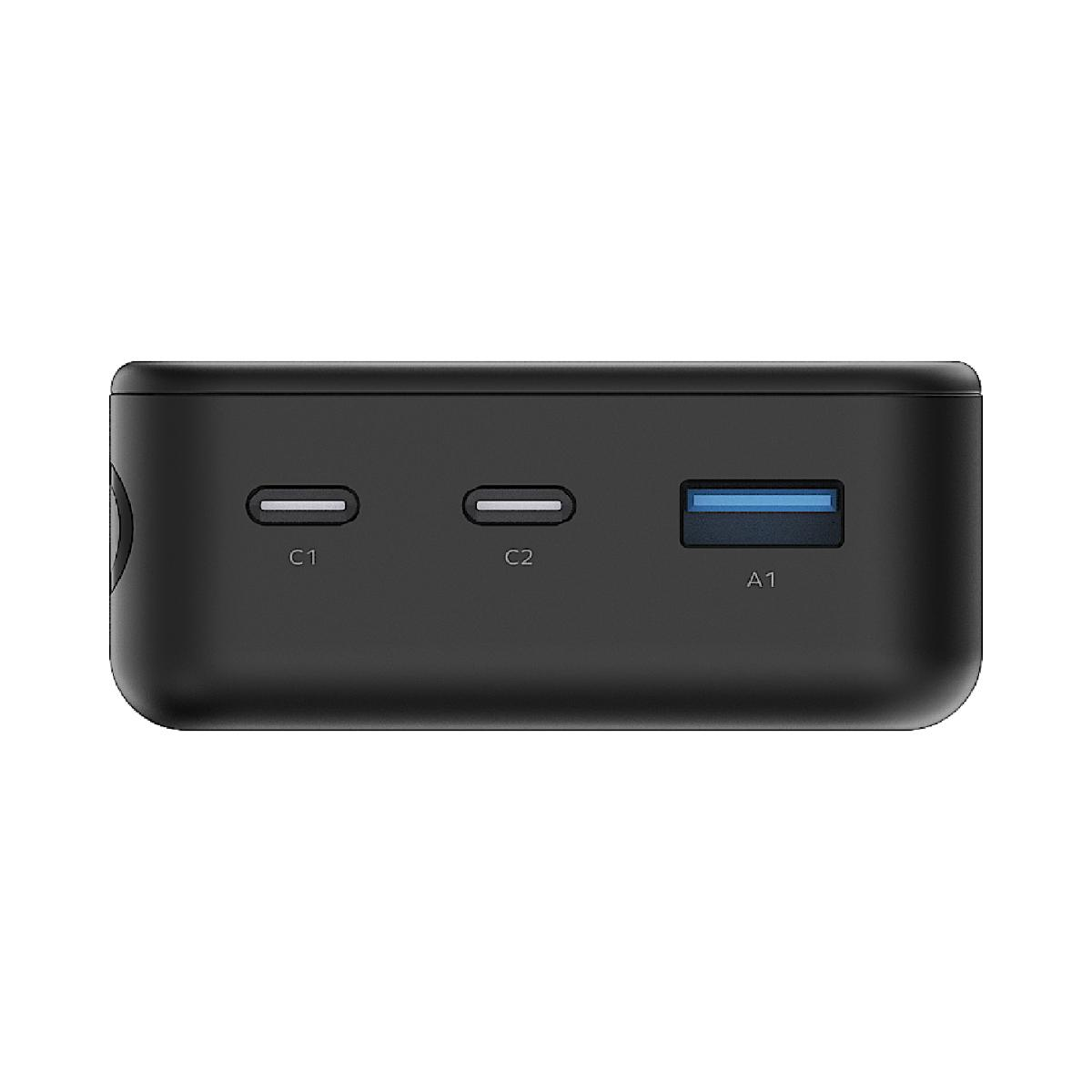 C1, C2 ve A1 olarak etiketlenmiş üç bağlantı noktasına sahip siyah powerbank. A1 bağlantı noktasının mavi içi var.