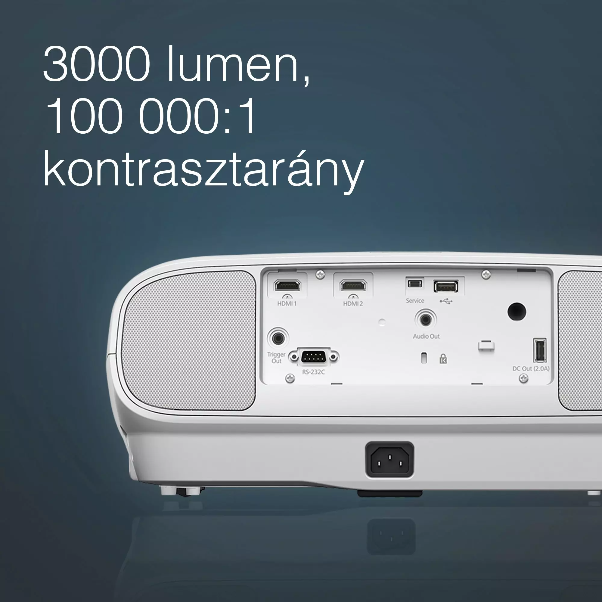 Fehér projektor portokkal és hangszóró rácsokkal. A szöveg: '3000 lumen, 100 000:1 kontrasztarány'.