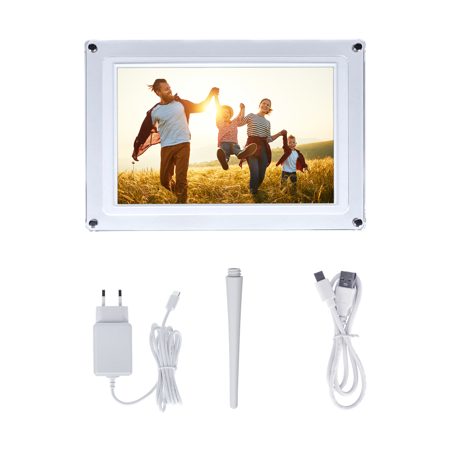 Cadre photo numérique avec une famille courant dans un champ. Accessoires : chargeur, câble USB et support, tous blancs.